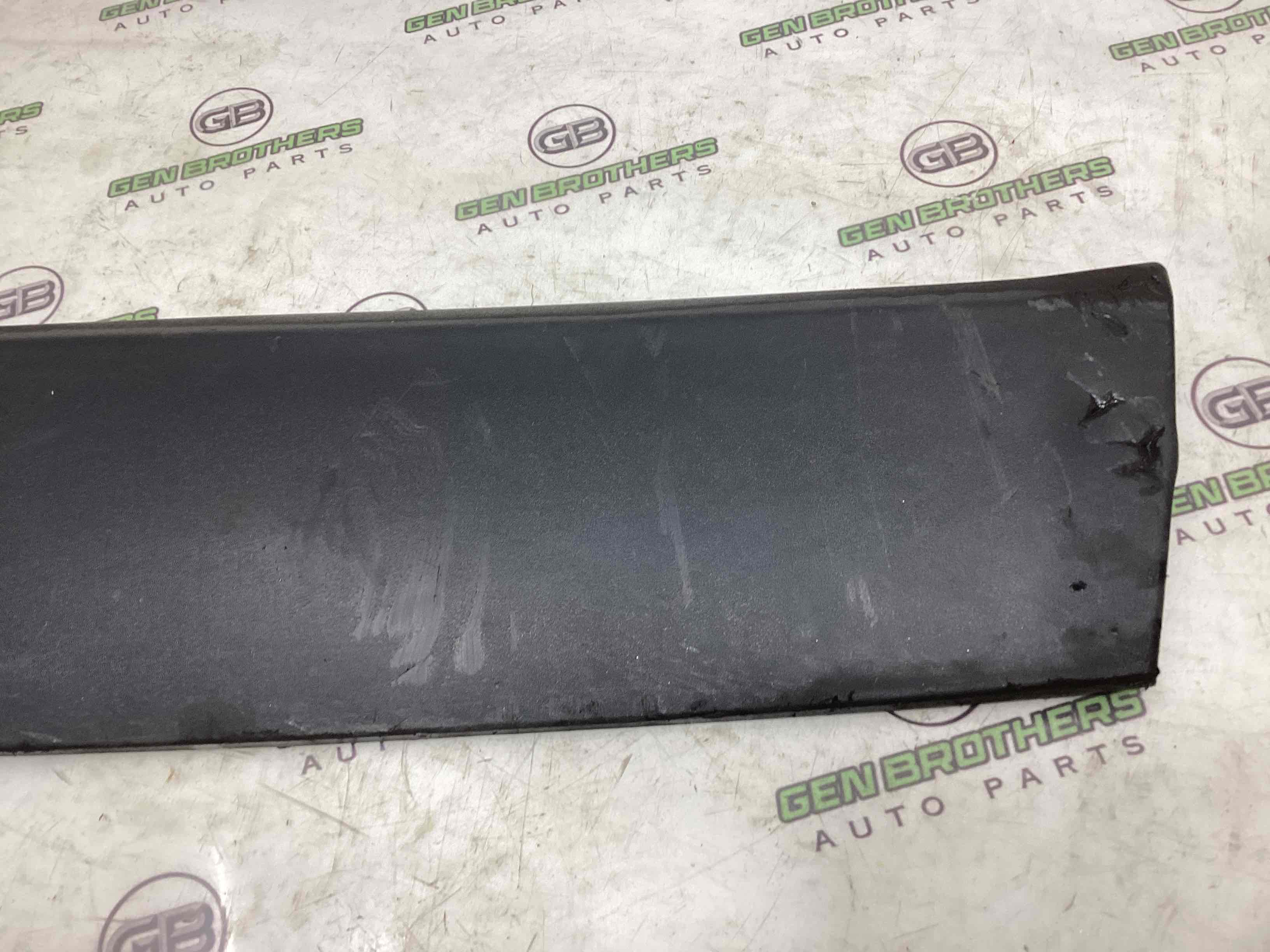 Молдинг двері передньої правої