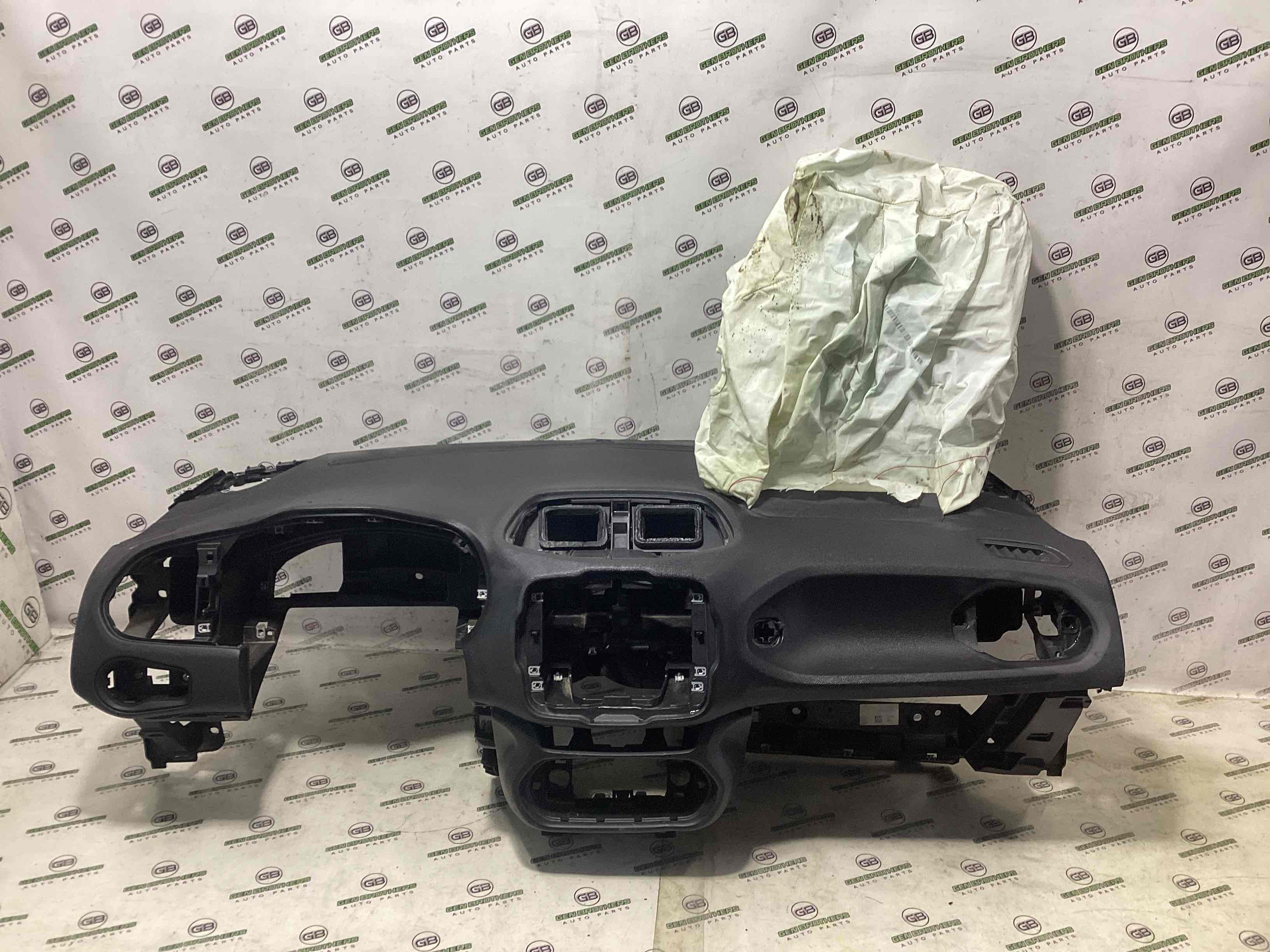 Панель передня салону торпедо