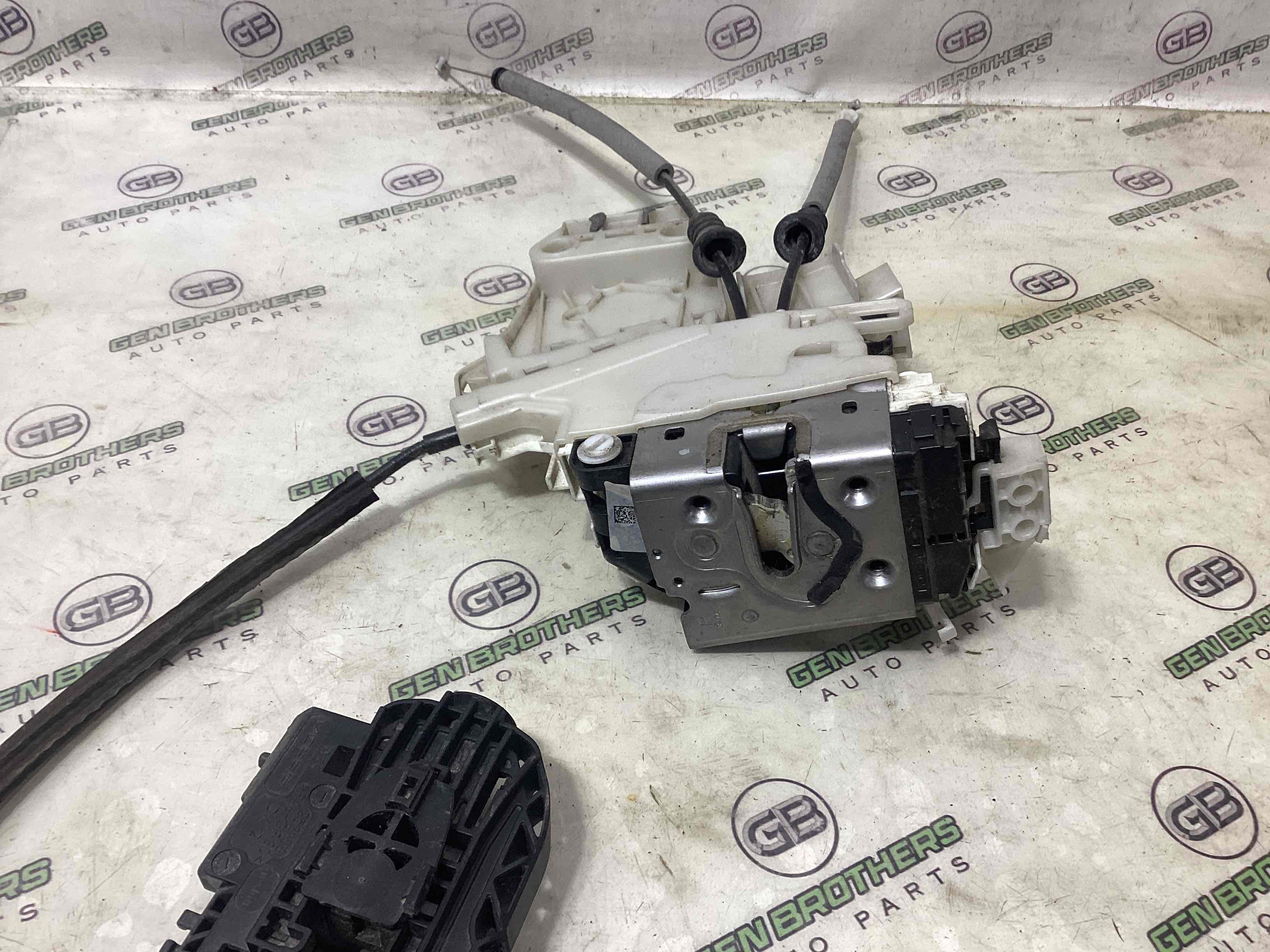 Замок дверей задньої правої