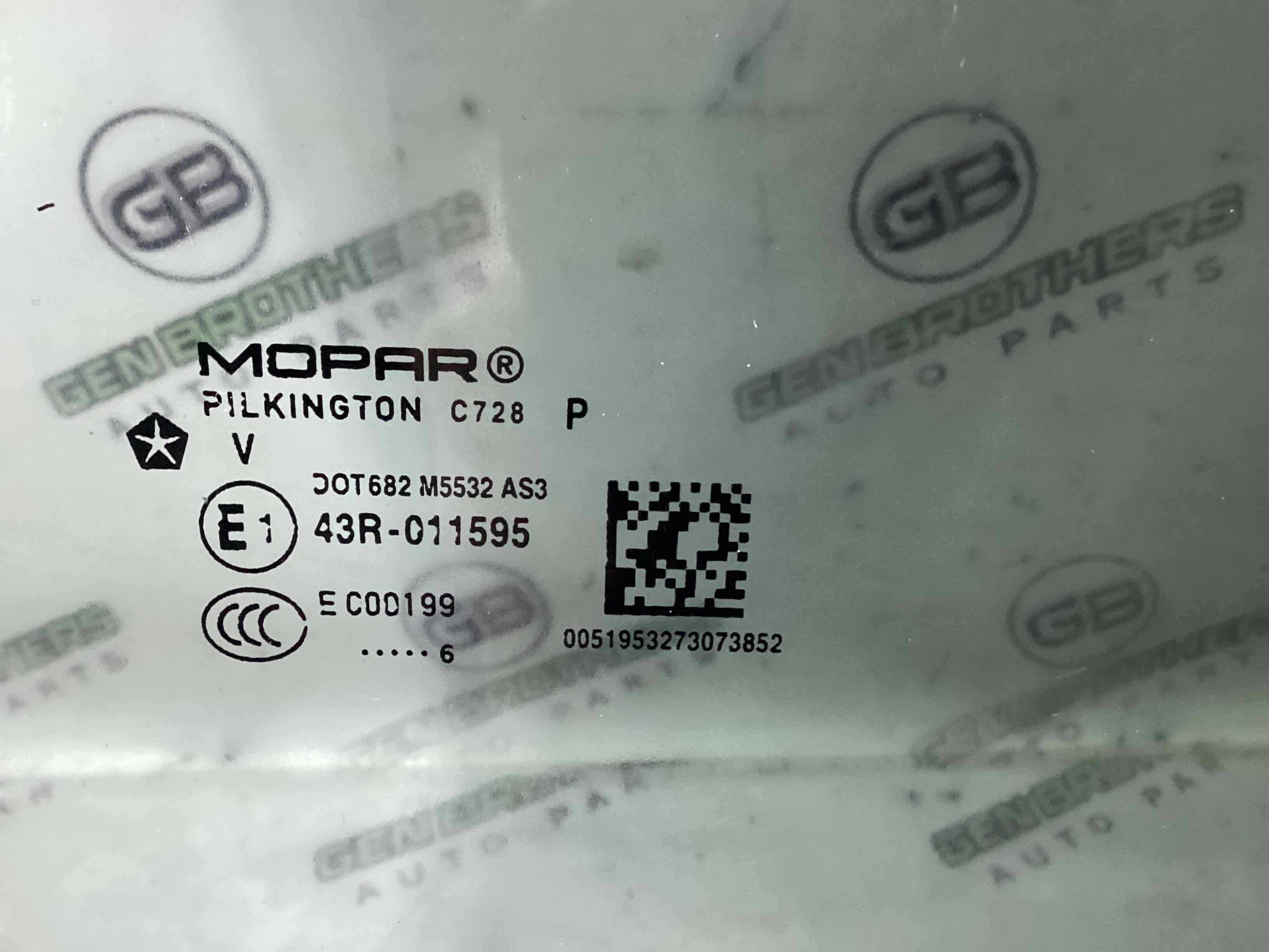 Скло заднє праве