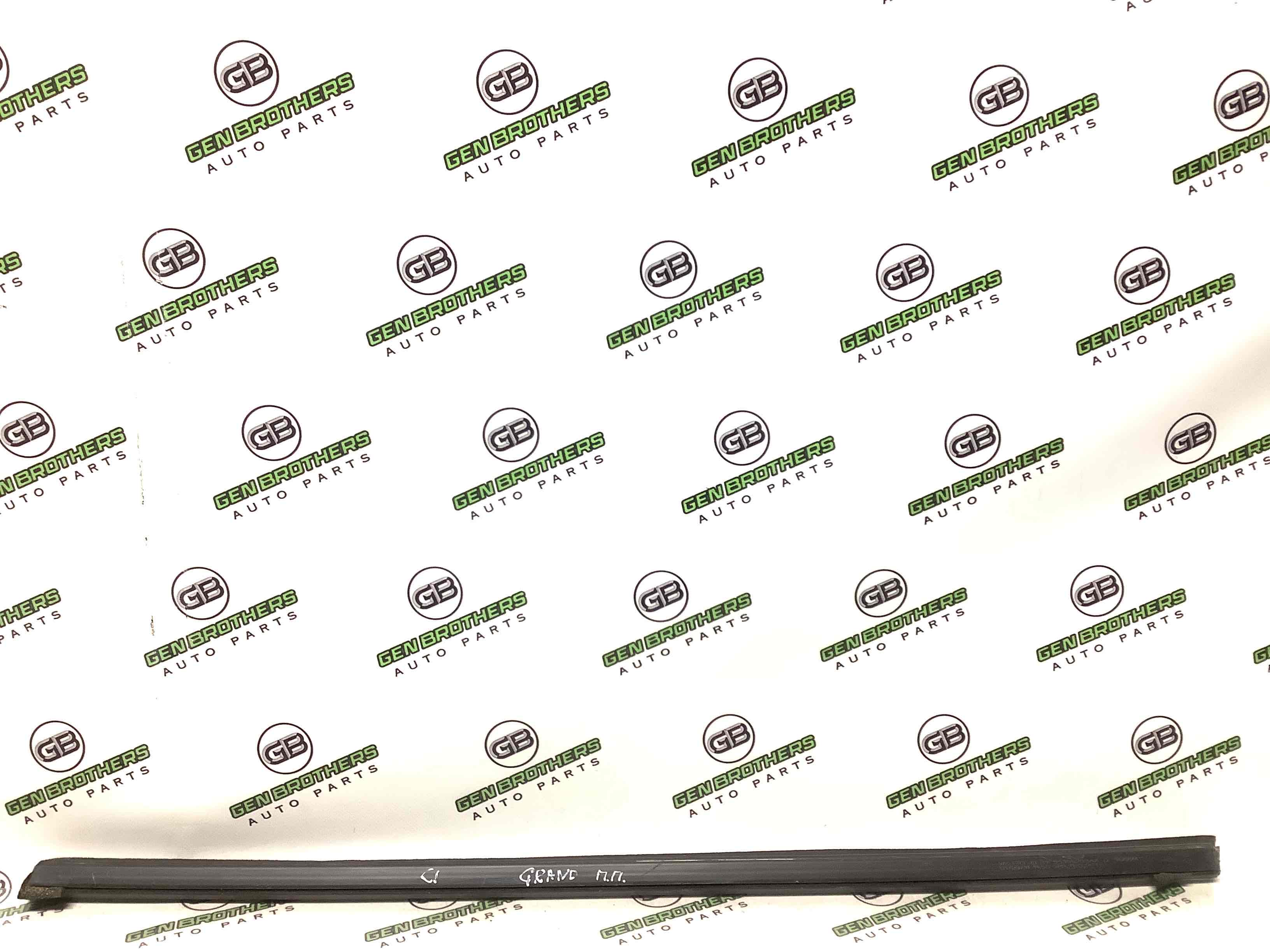 Молдинг двері передньої правої