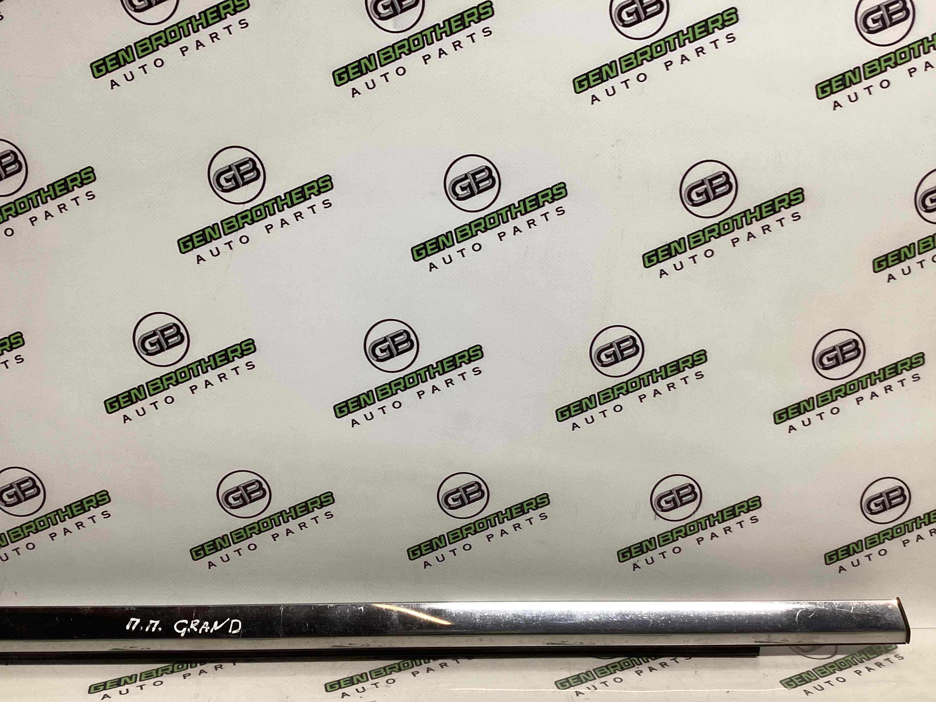 Молдинг двері передньої правої