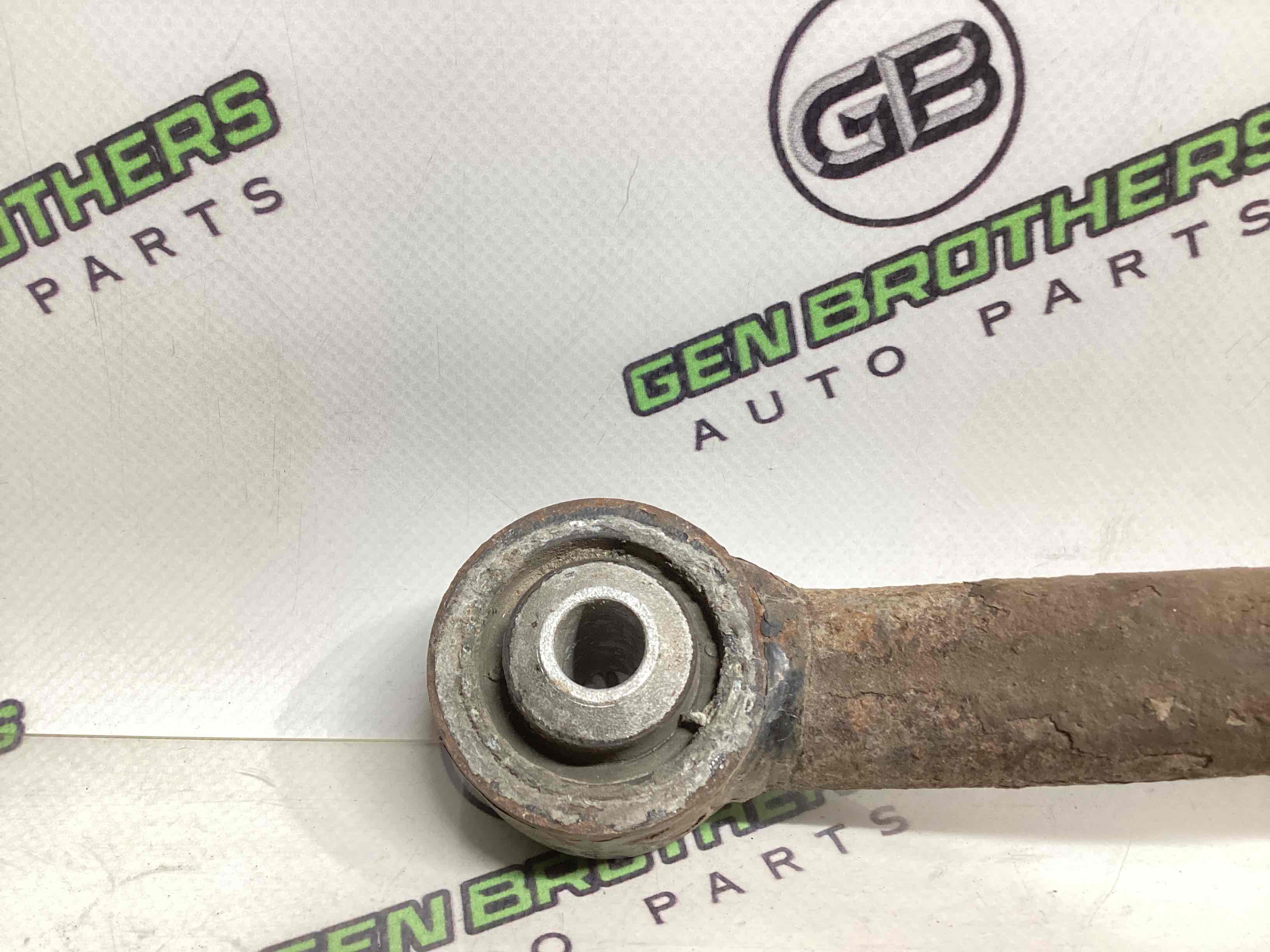 Важіль задній правий