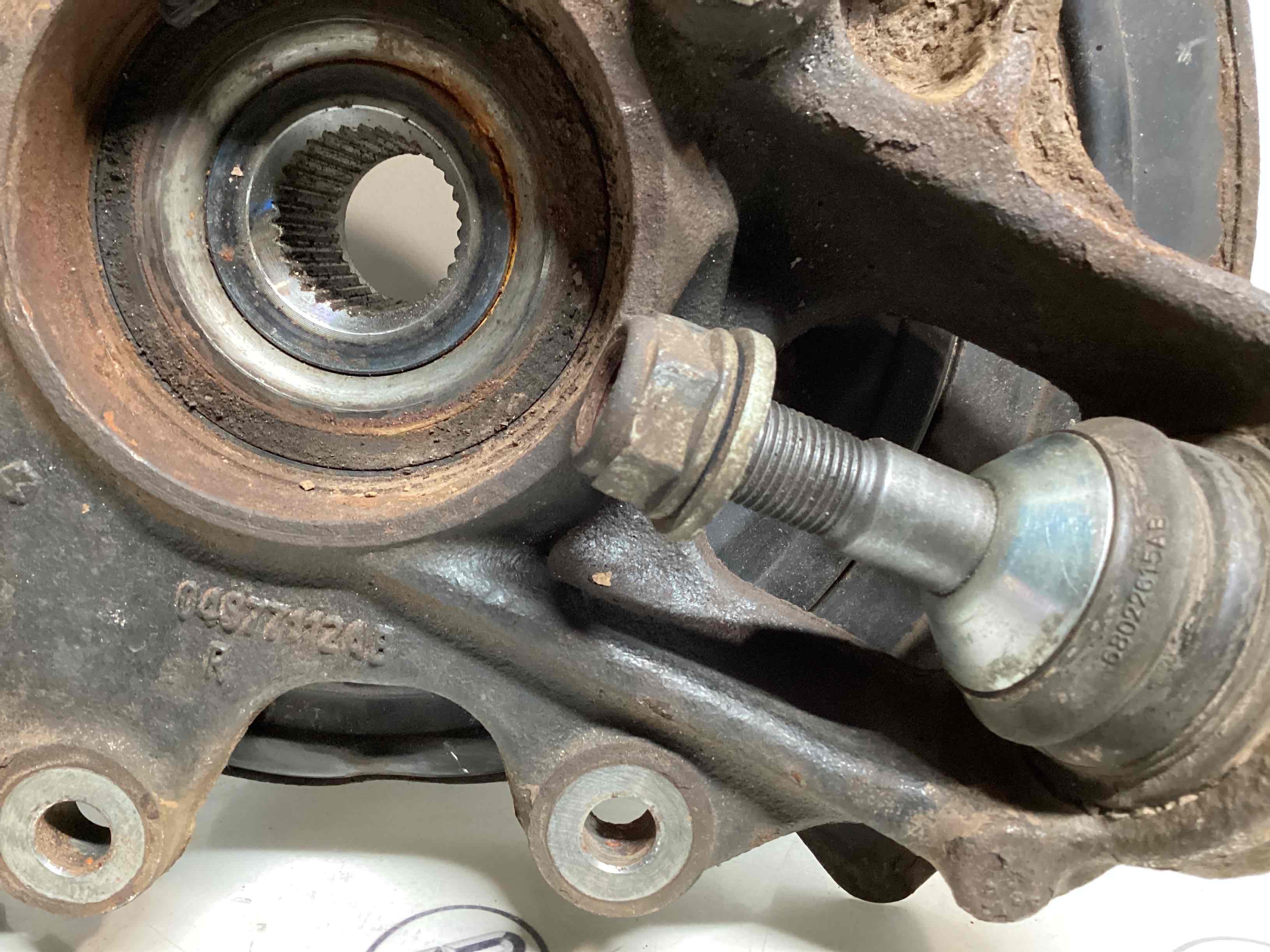 Кулак задній правий