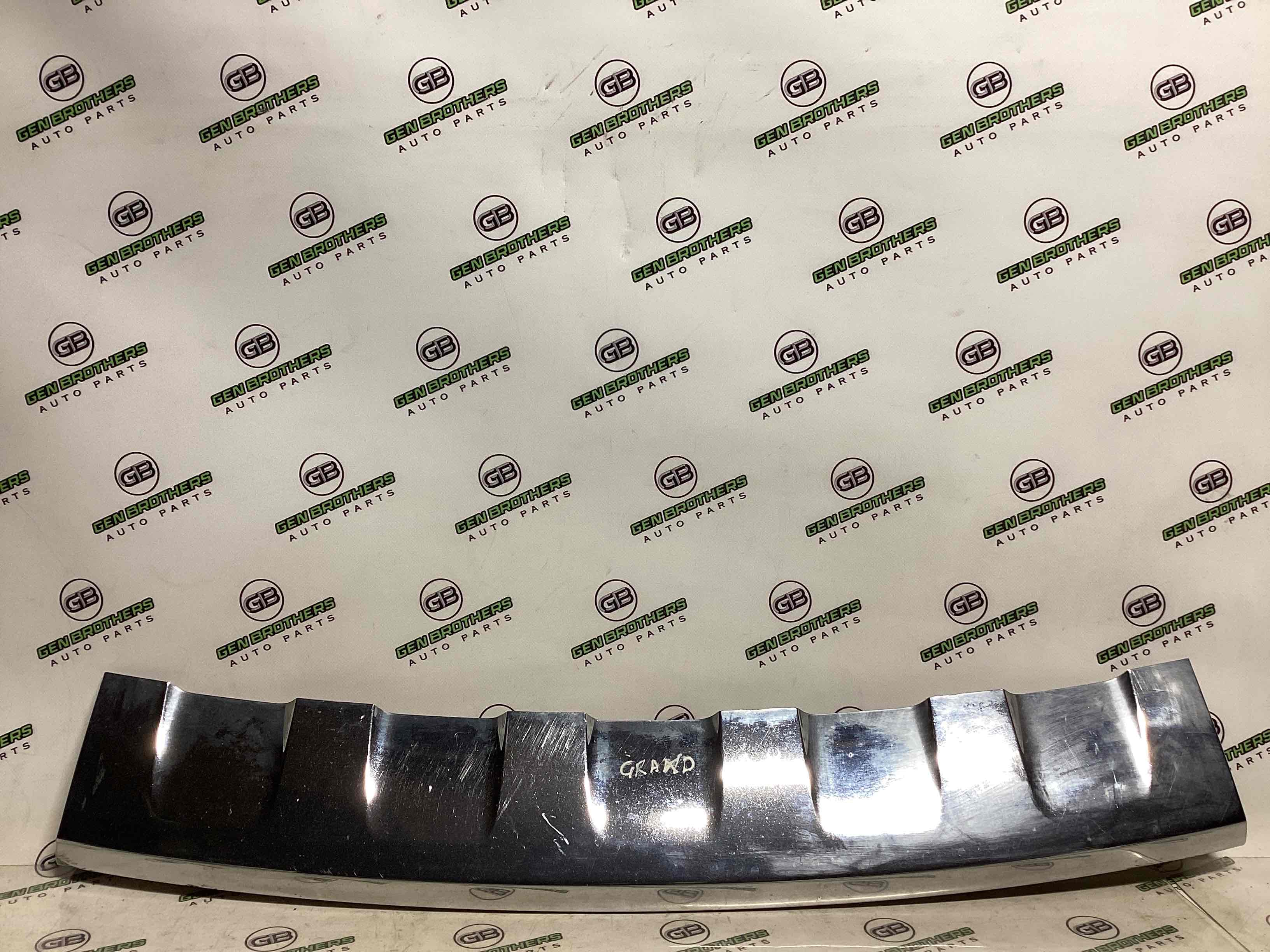 Губа бампера нижня