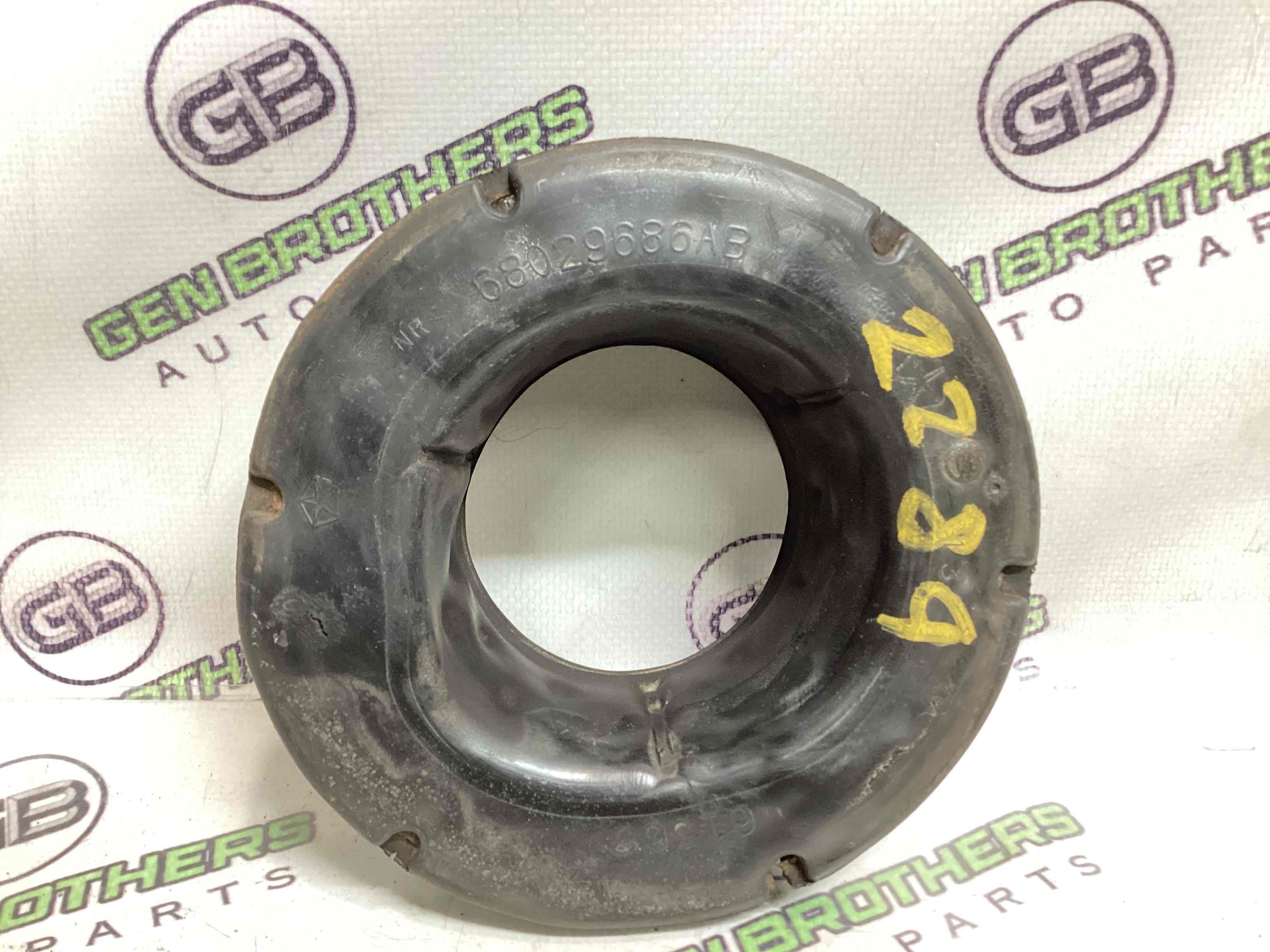 Опора заднього амортизатора