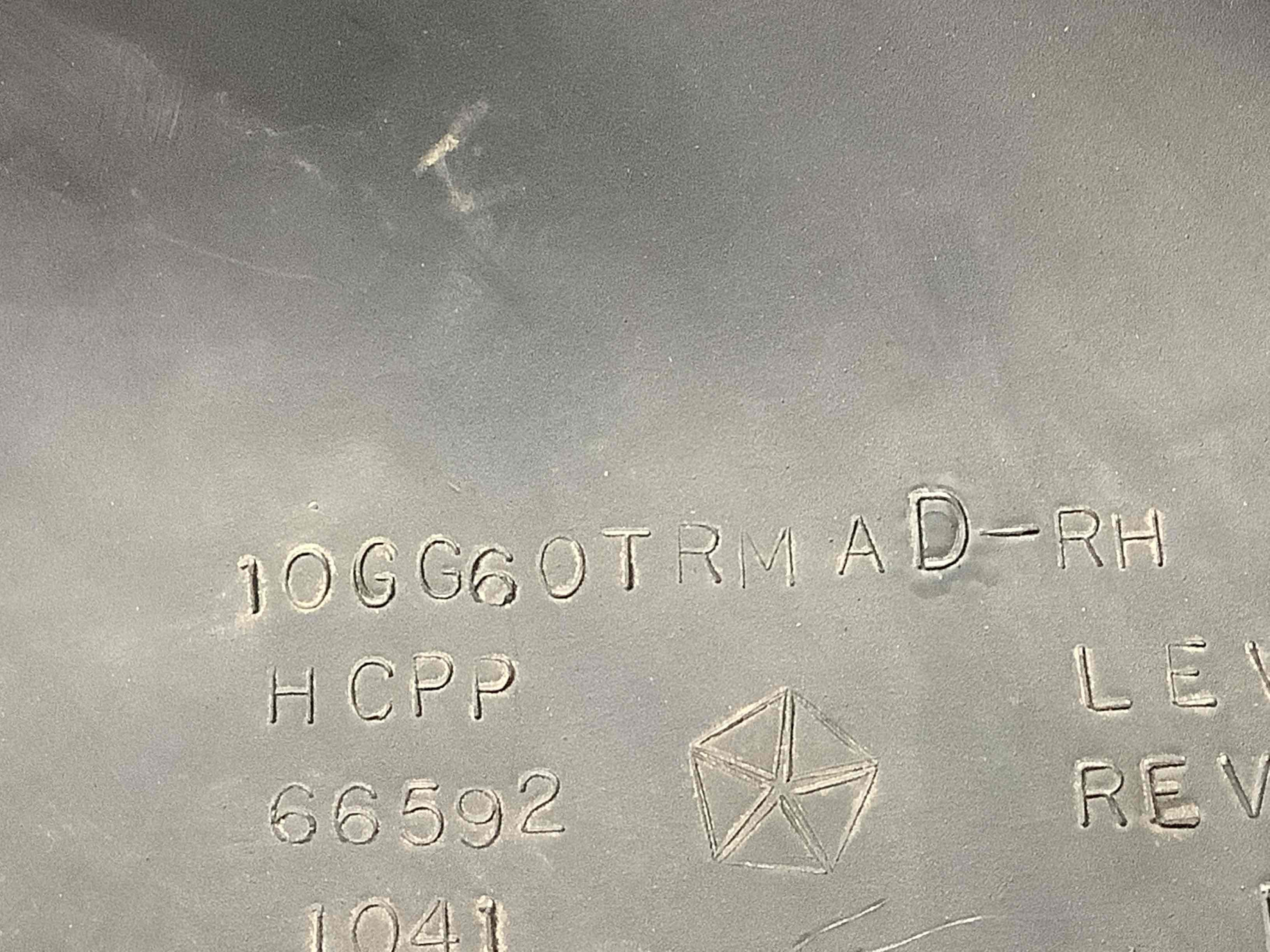 Обшивка задньої стійки права