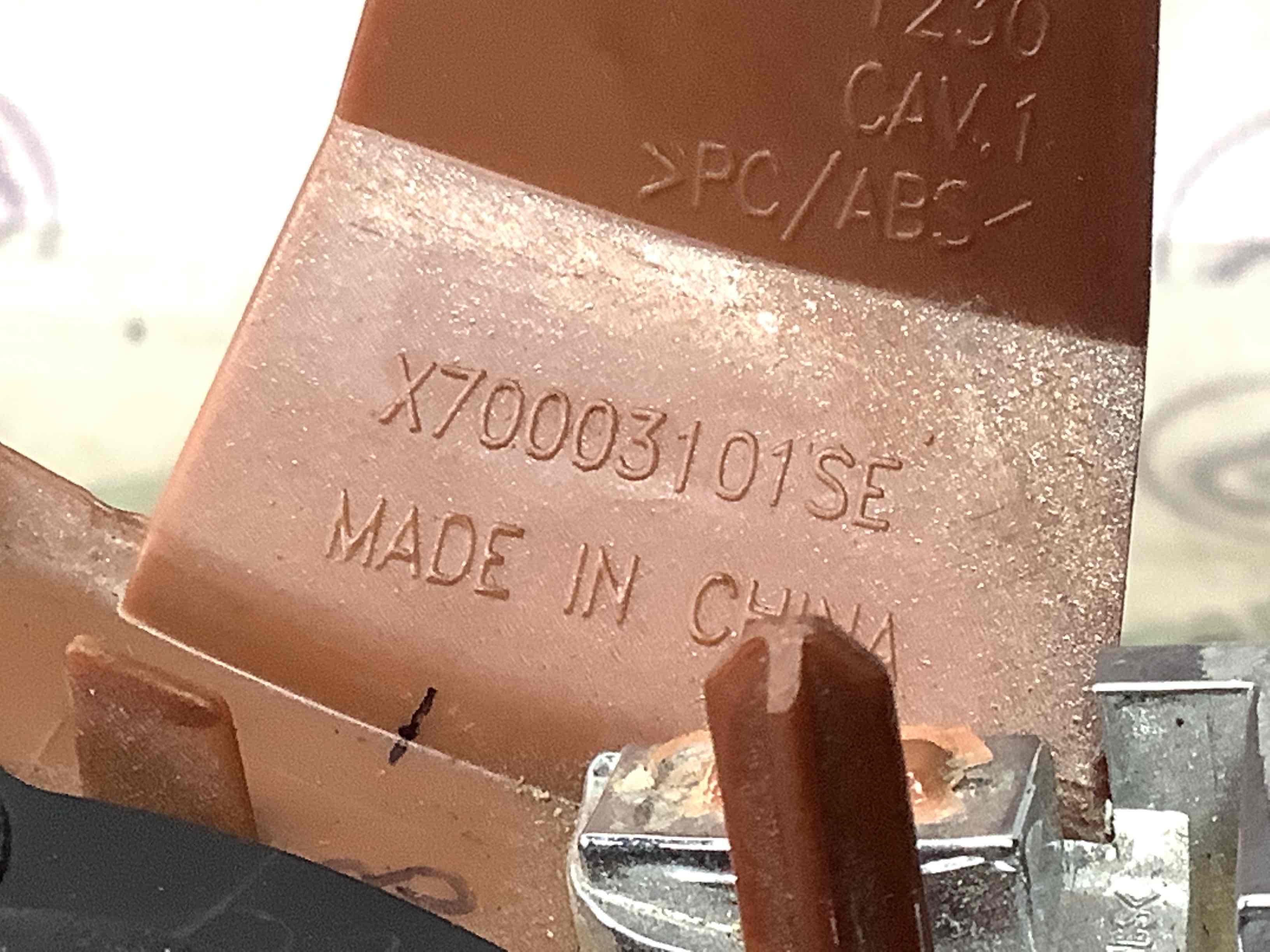 Обшивка панелі приладів торпедо