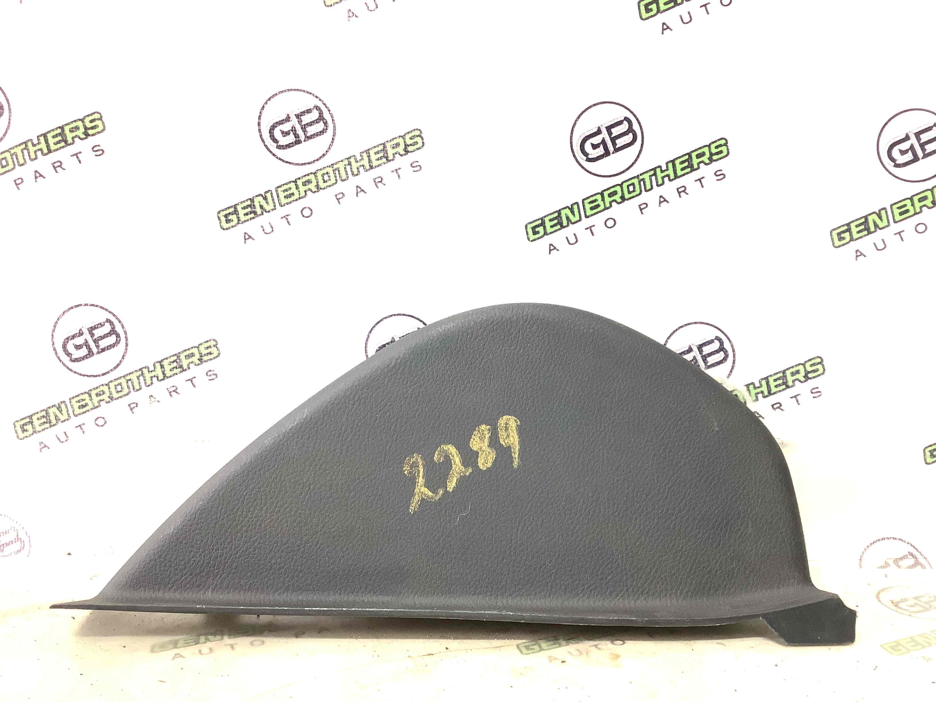 Обшивка панелі приладів торпедо