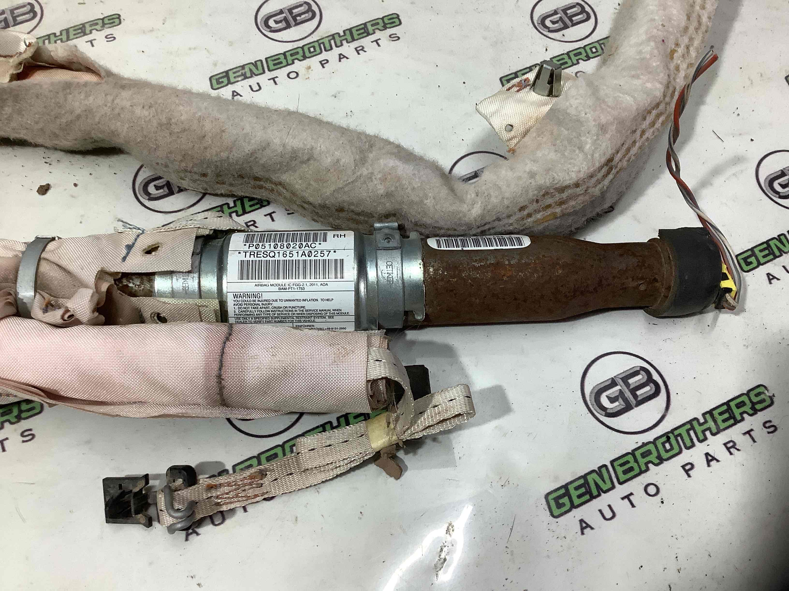 Подушка безпеки збоку шторка