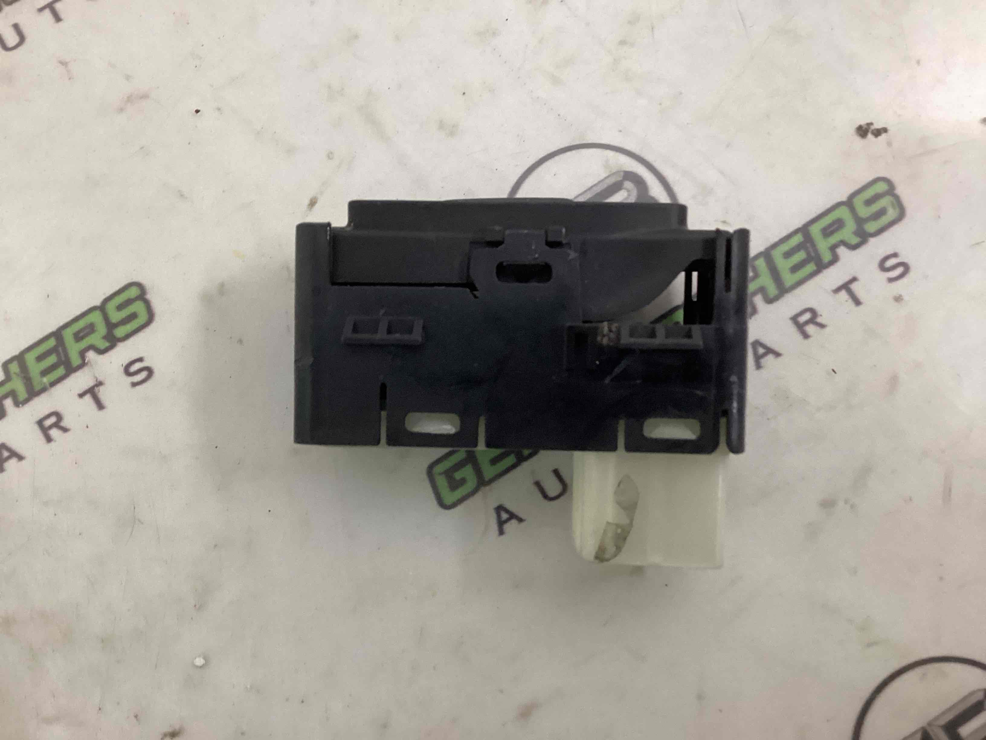 Кнопки керування склопідйомниками