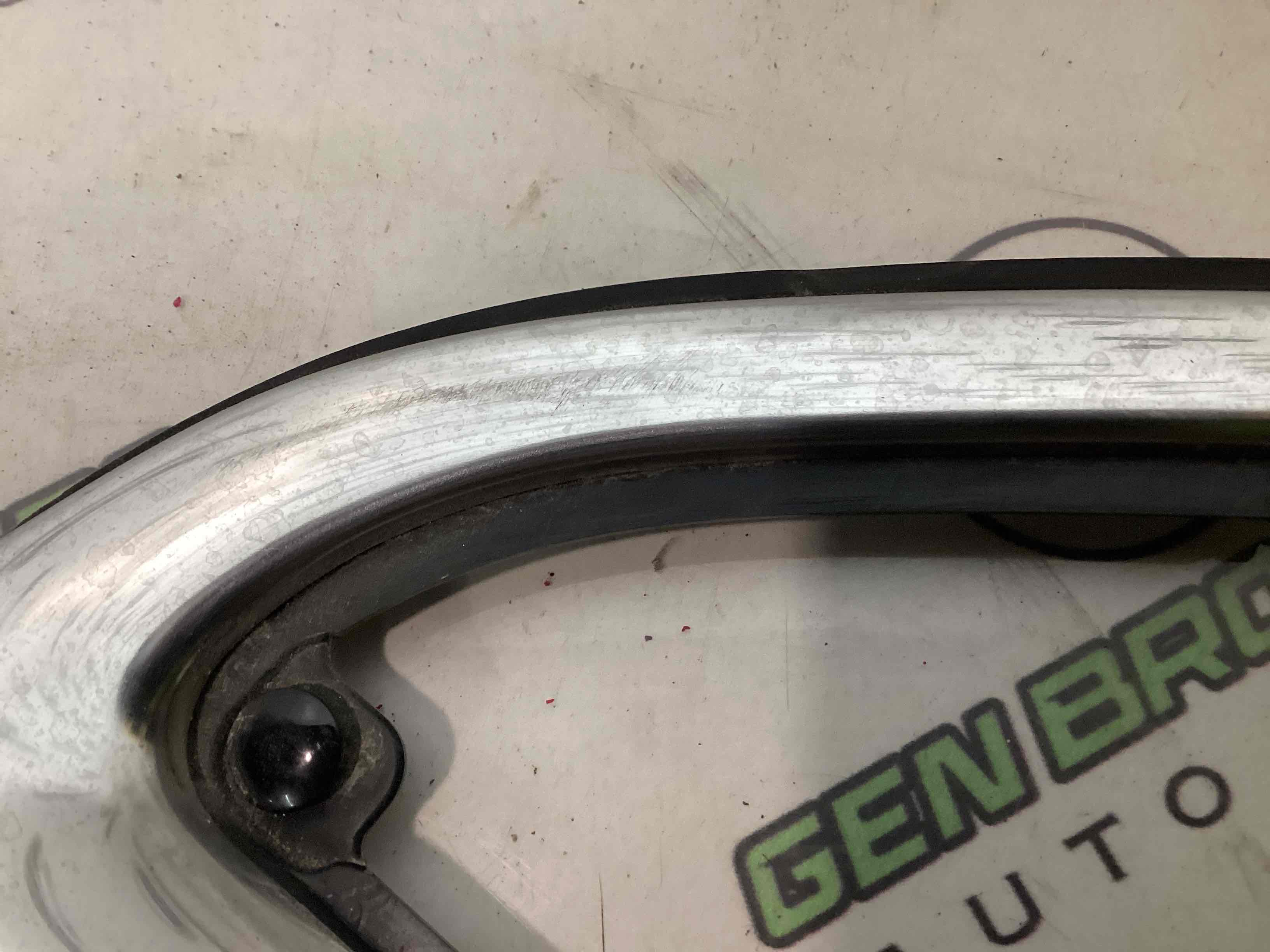 Молдинг двері передньої лівої