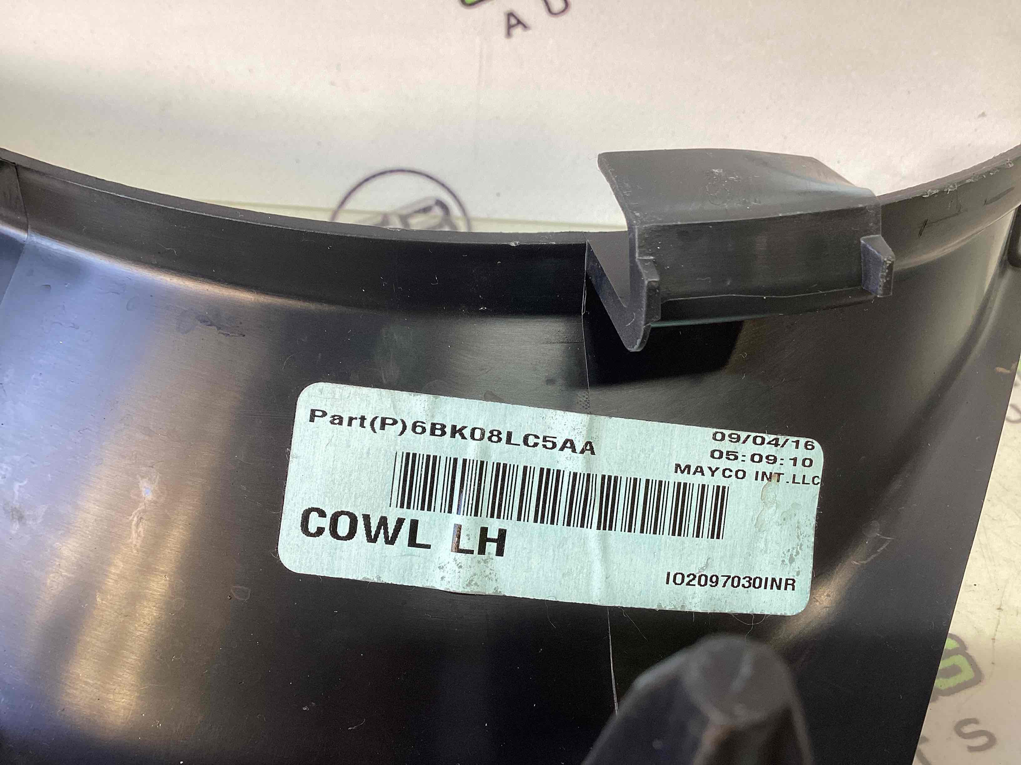 Обшивка передньої стійки ліва