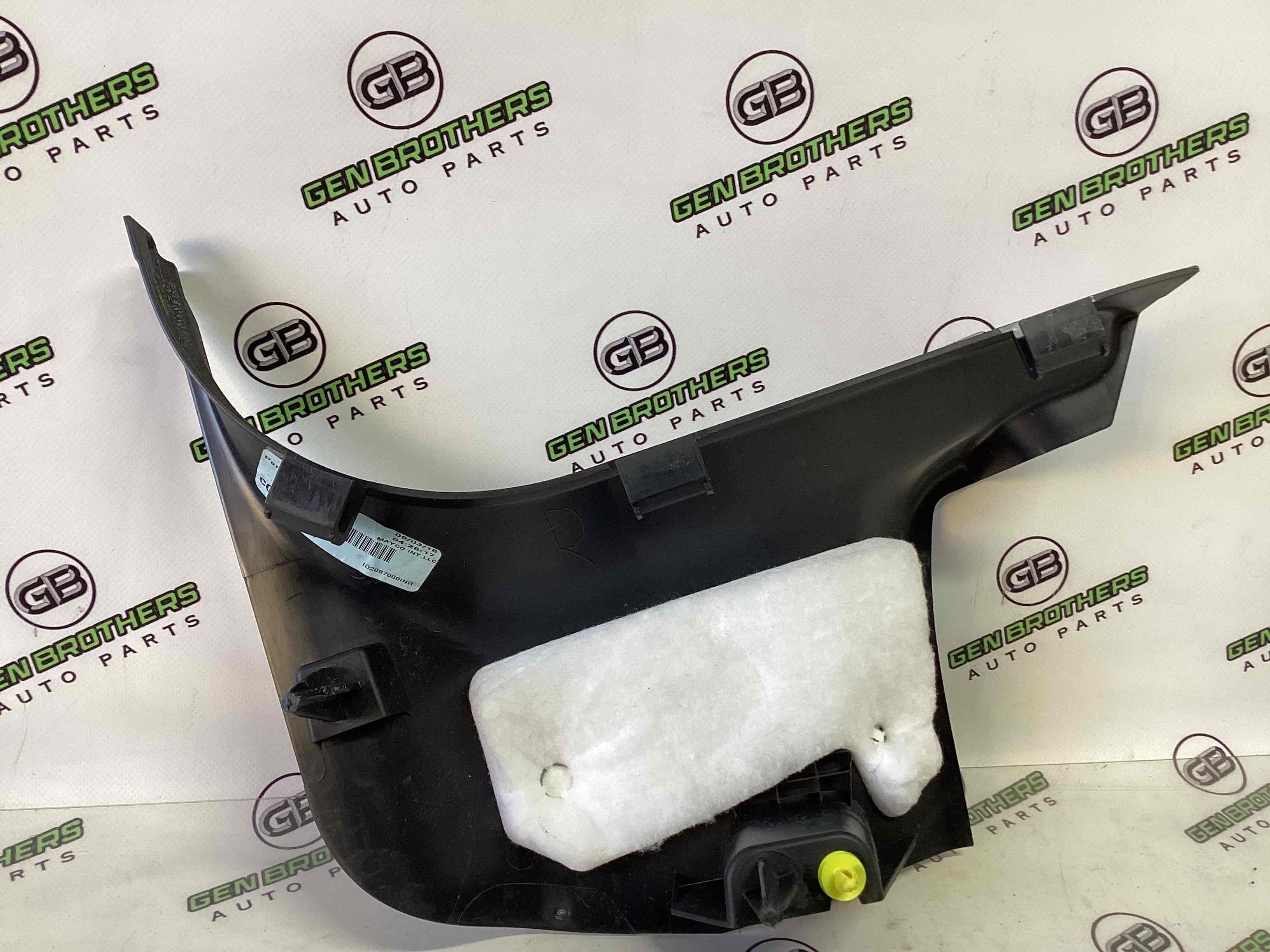 Обшивка передньої стійки права