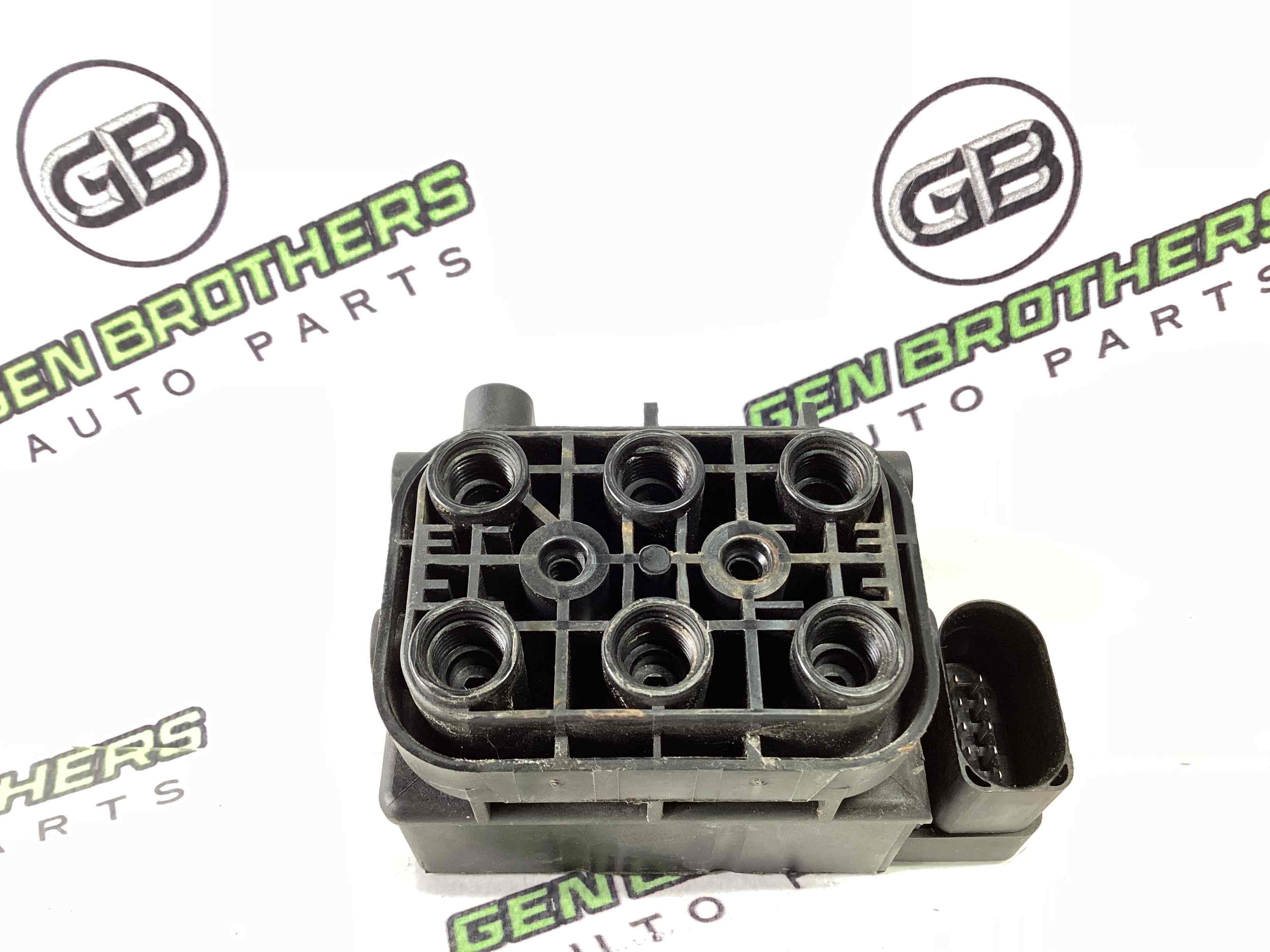 Блок клапанів пневмопідвіски