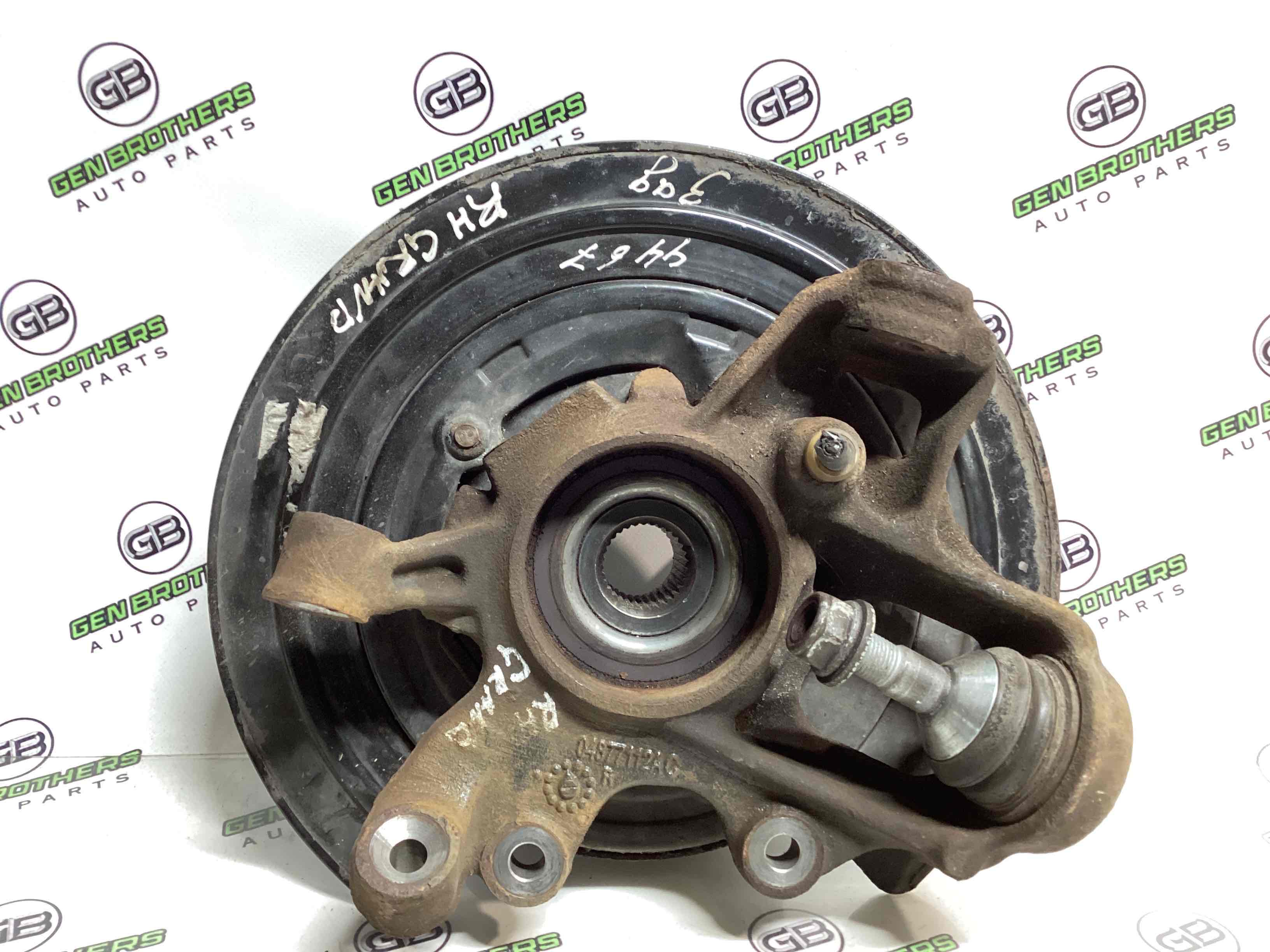 Кулак задній правий