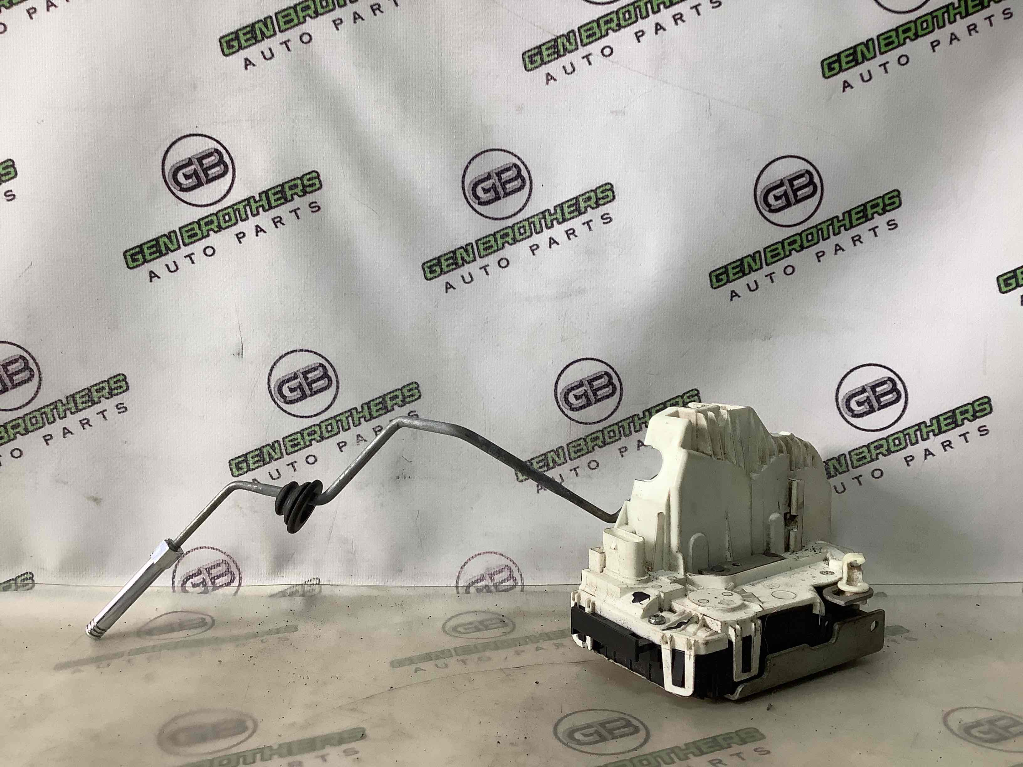 Замок дверей задньої правої