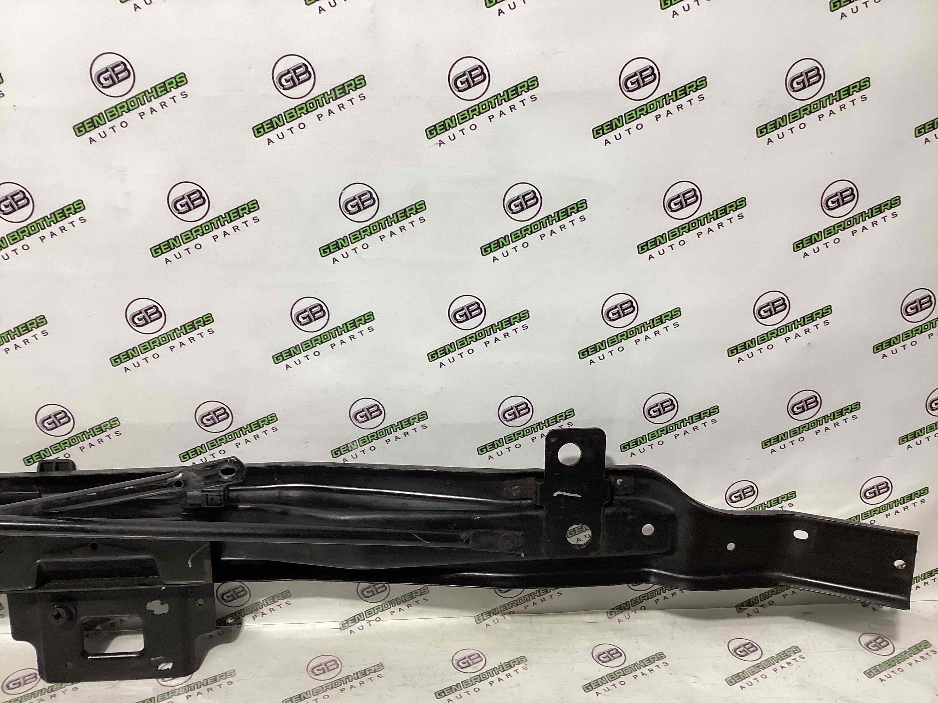 Підсилювач бампера переднього