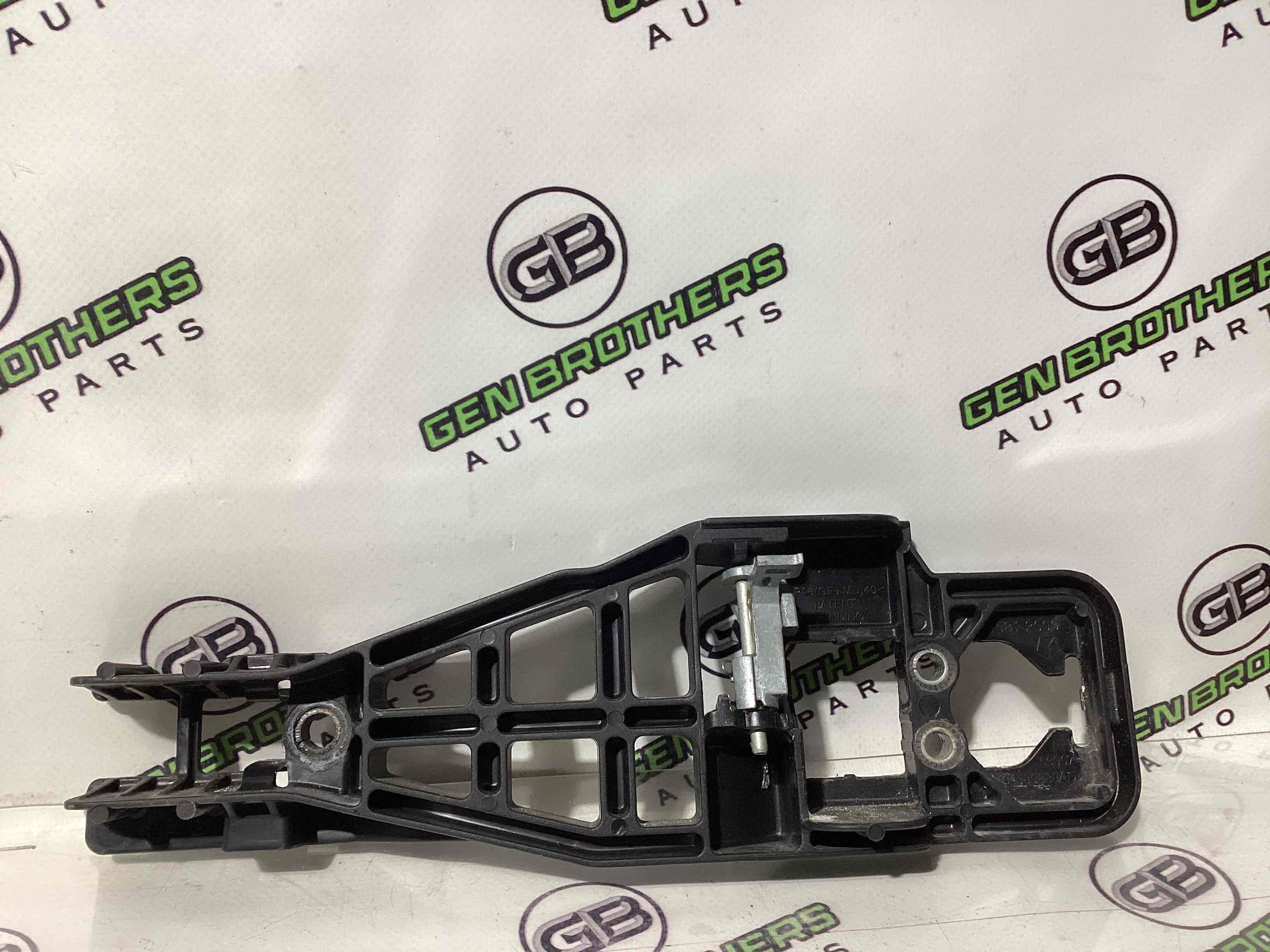 Кронштейн ручки дверей