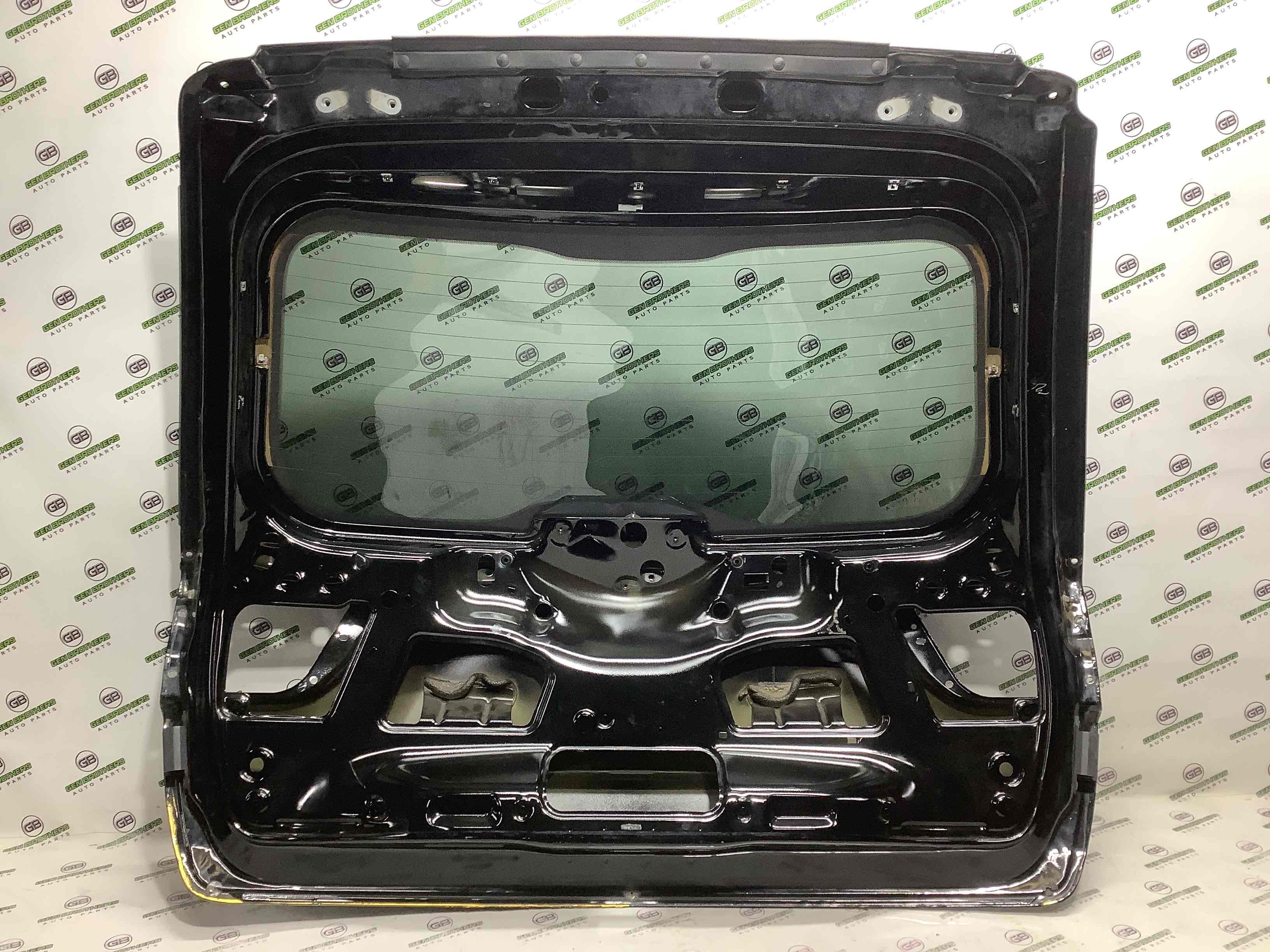 Кришка багажника, двері багажника