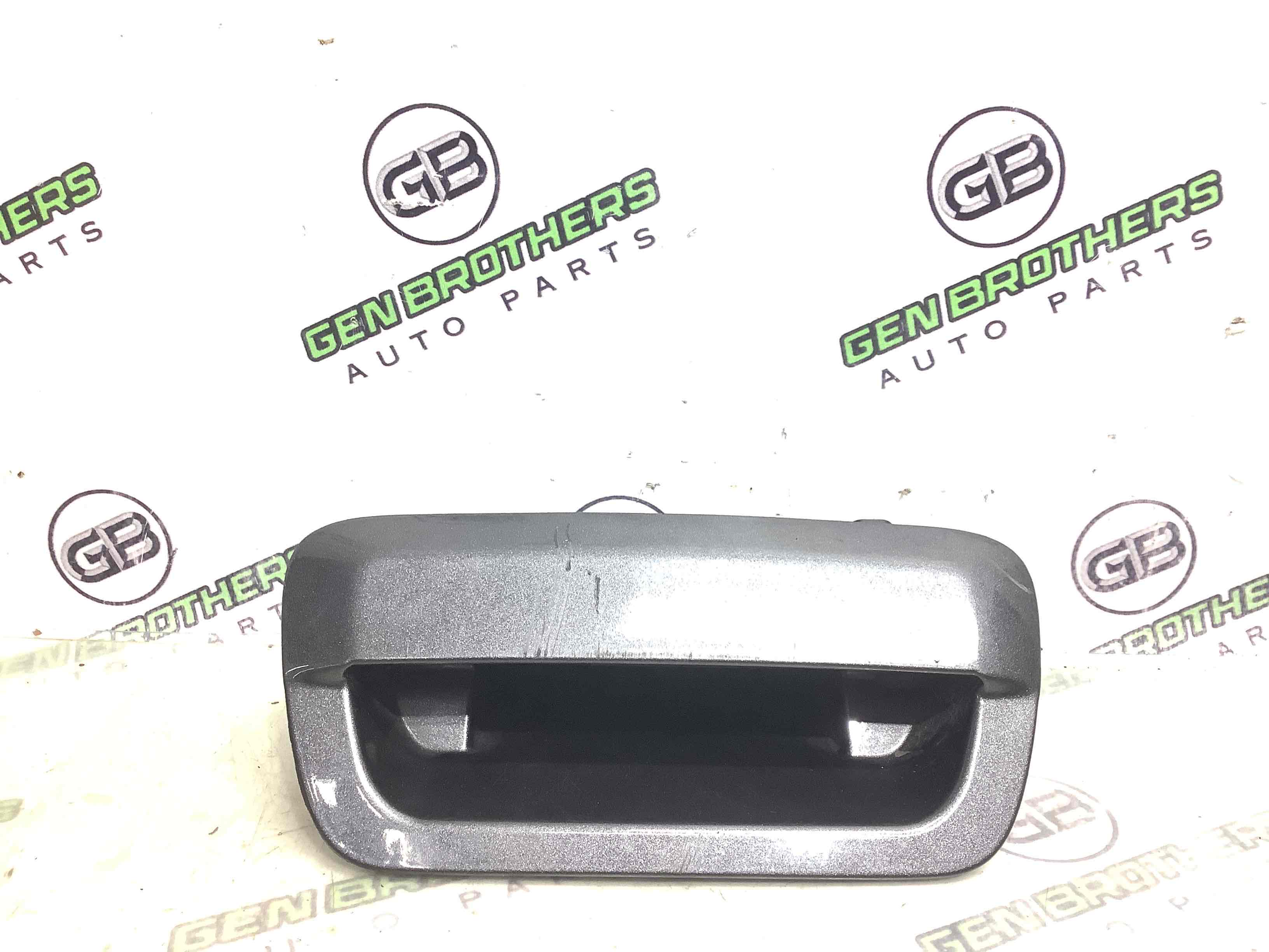 Кнопка відкриття багажника