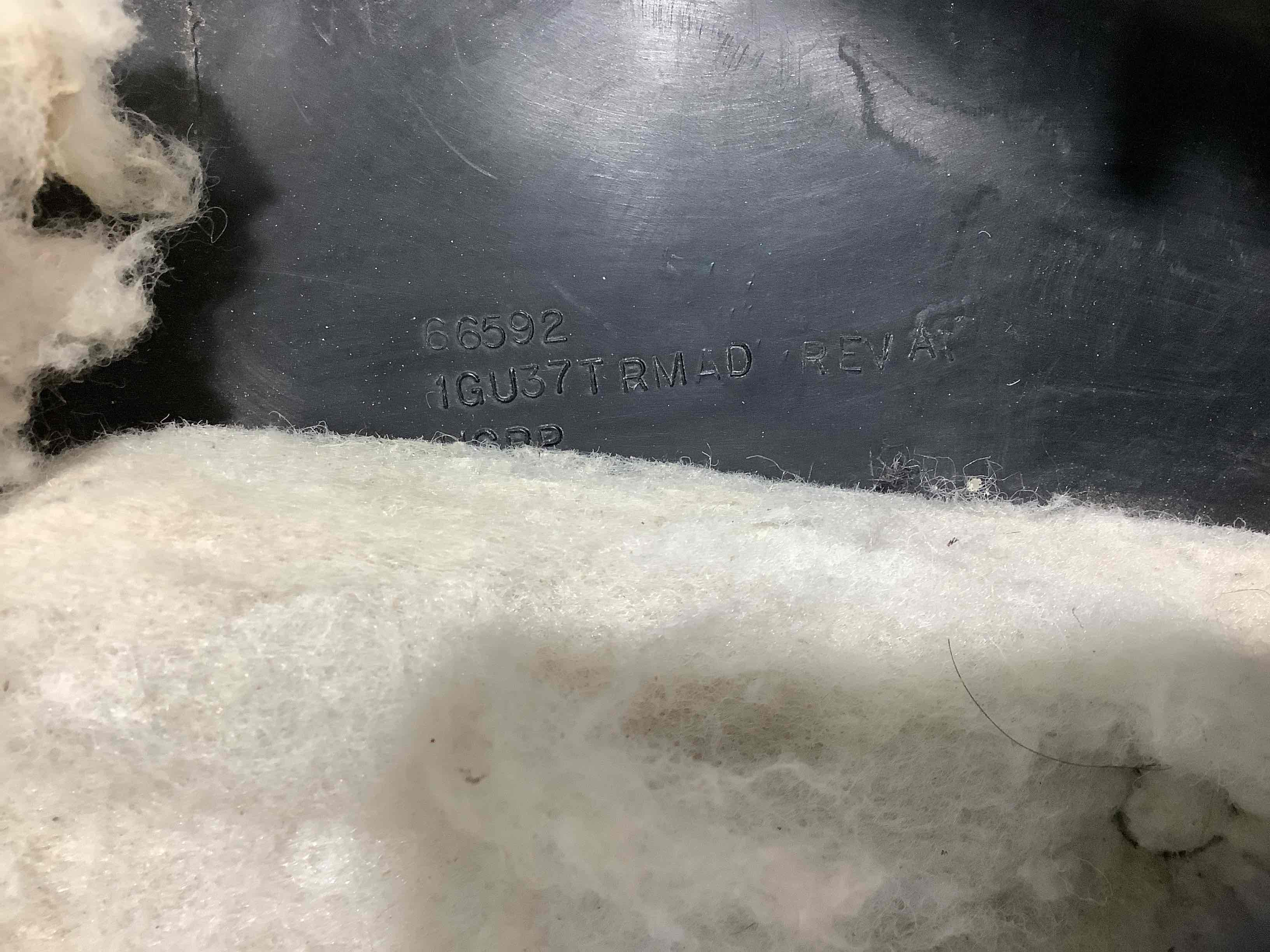 Елементи оздоблення багажника