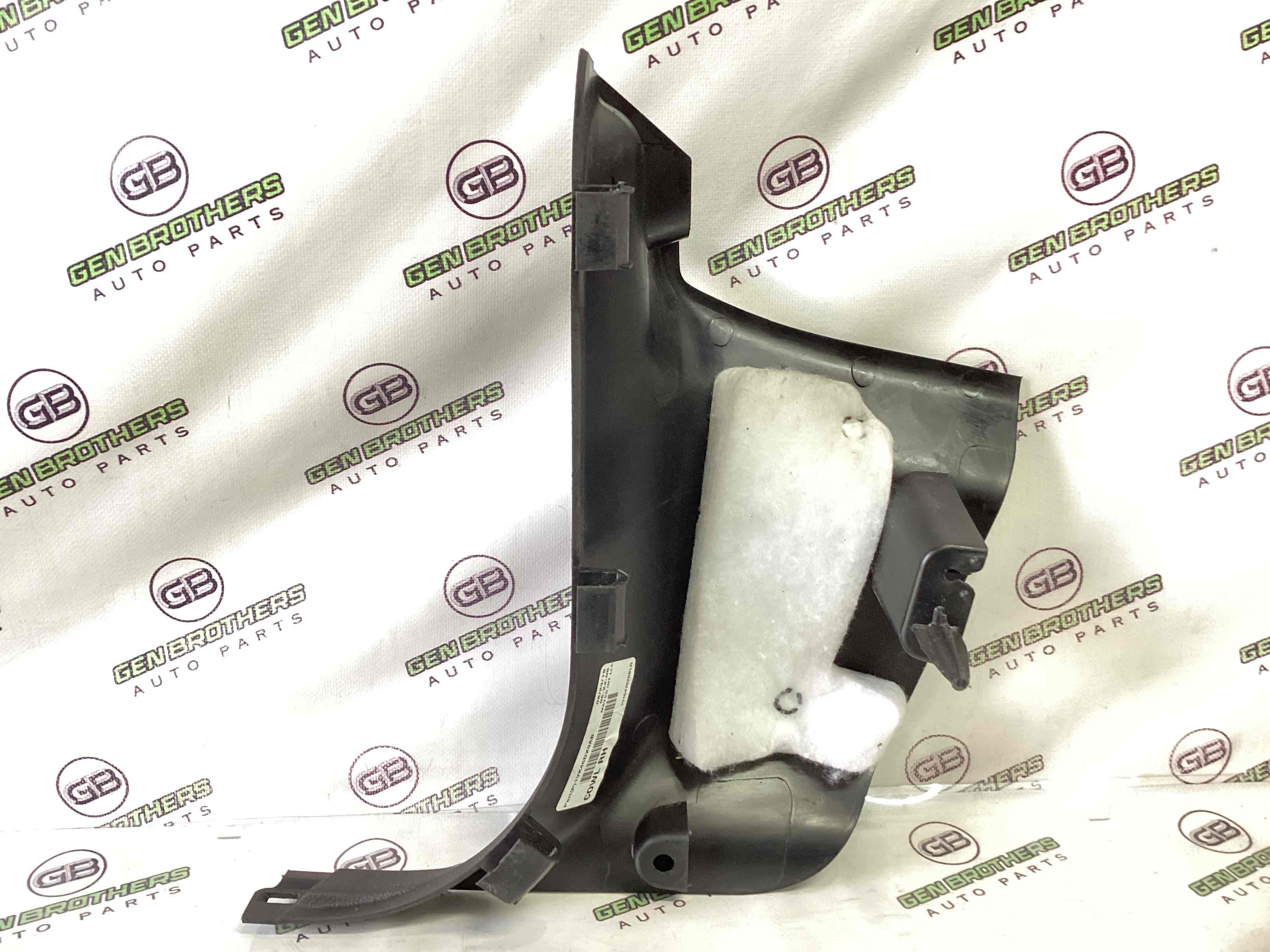 Обшивка передньої стійки права