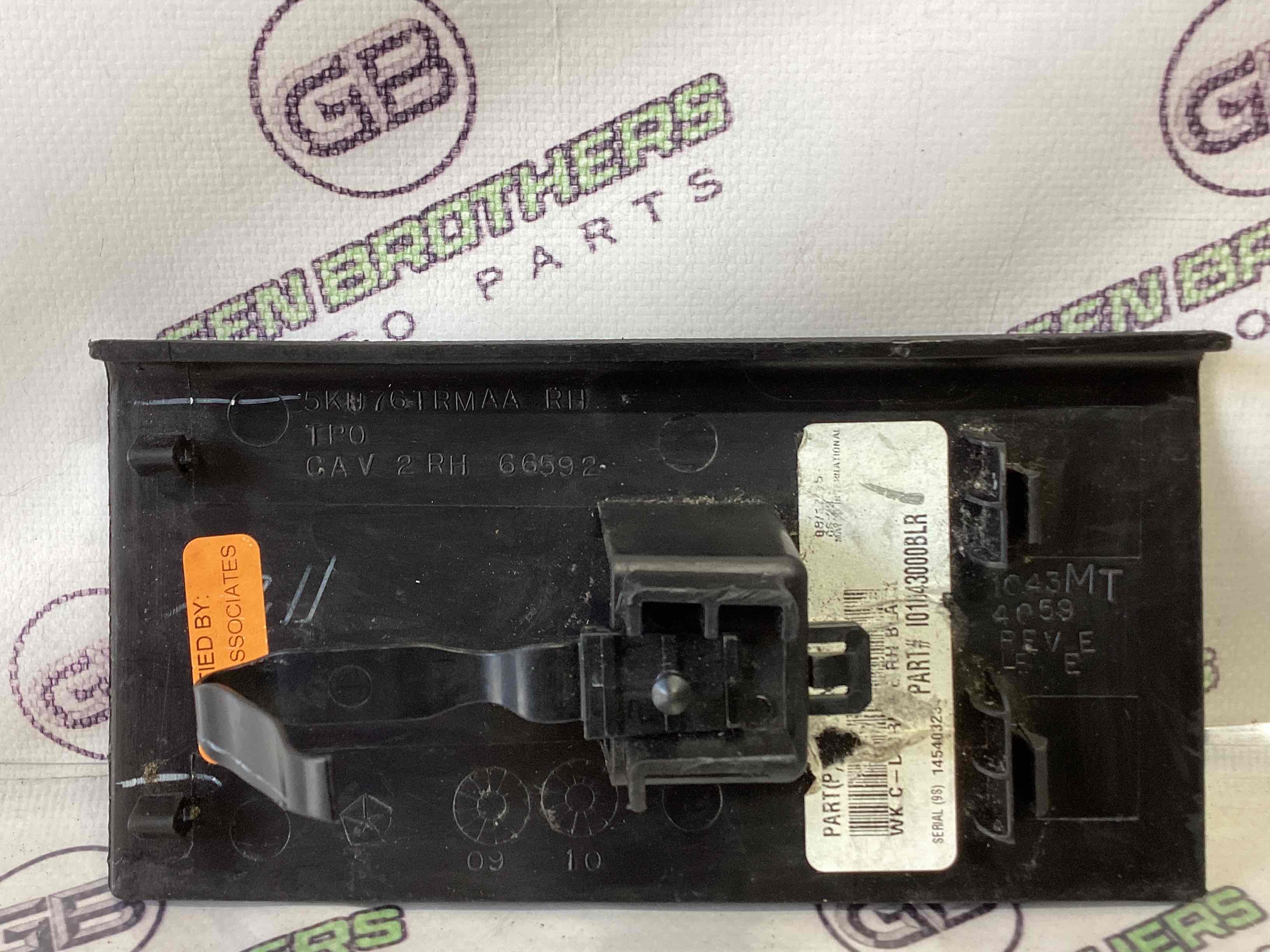 Обшивка задньої стійки права