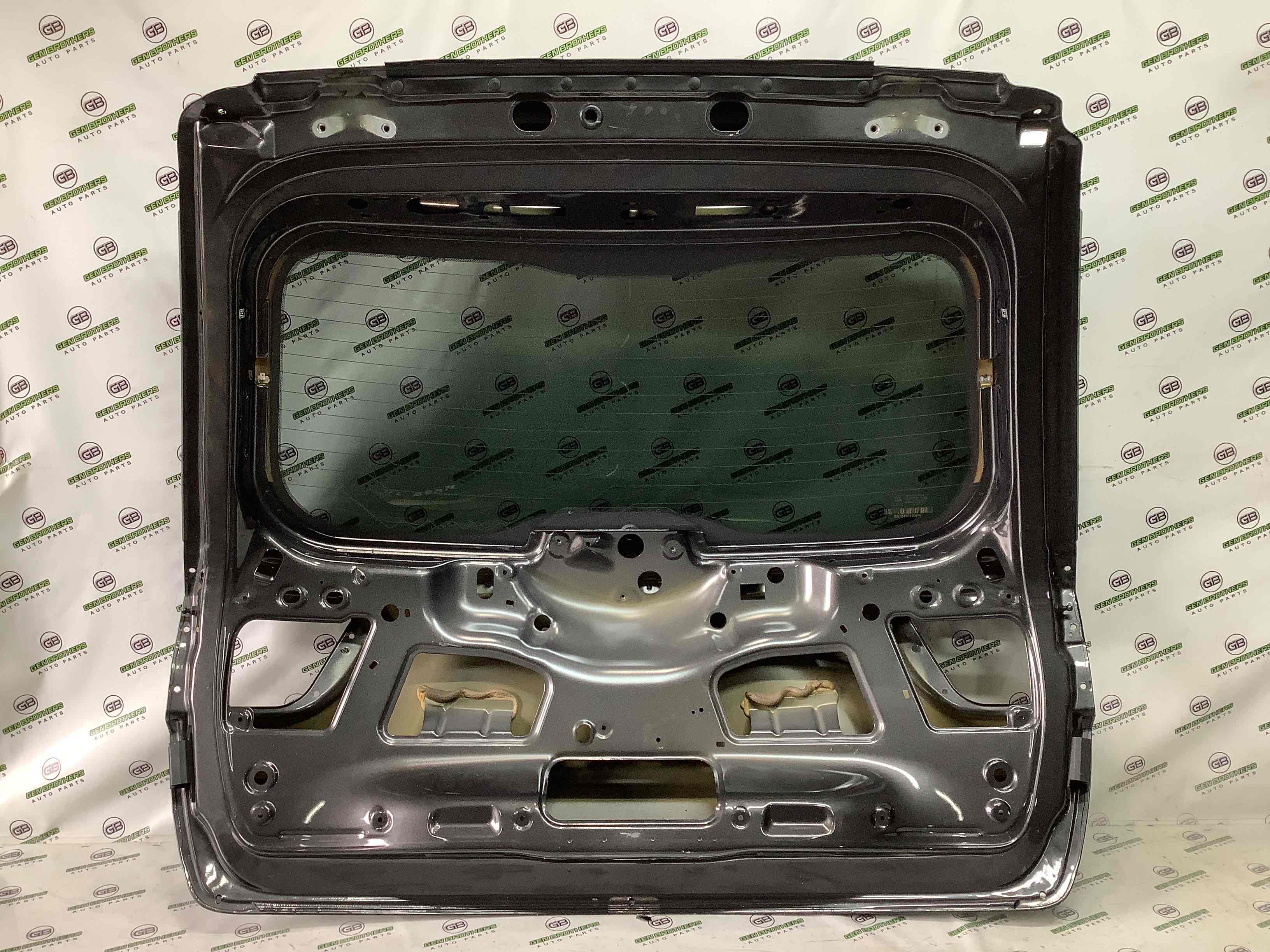 Кришка багажника, двері багажника