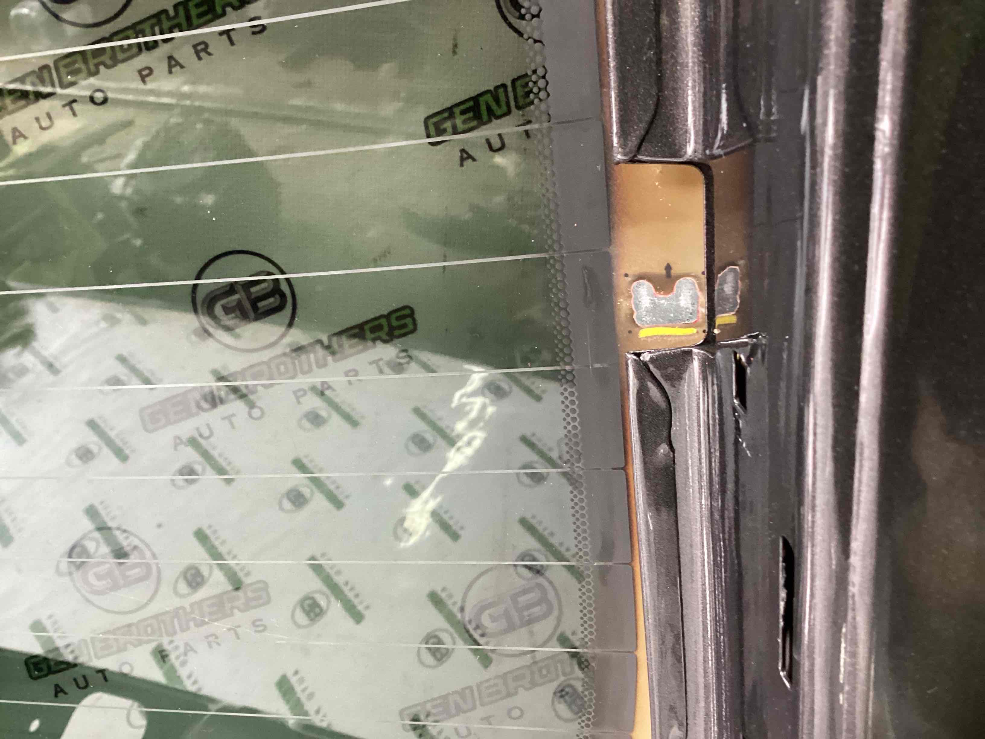 Скло заднє, скло кришки багажника