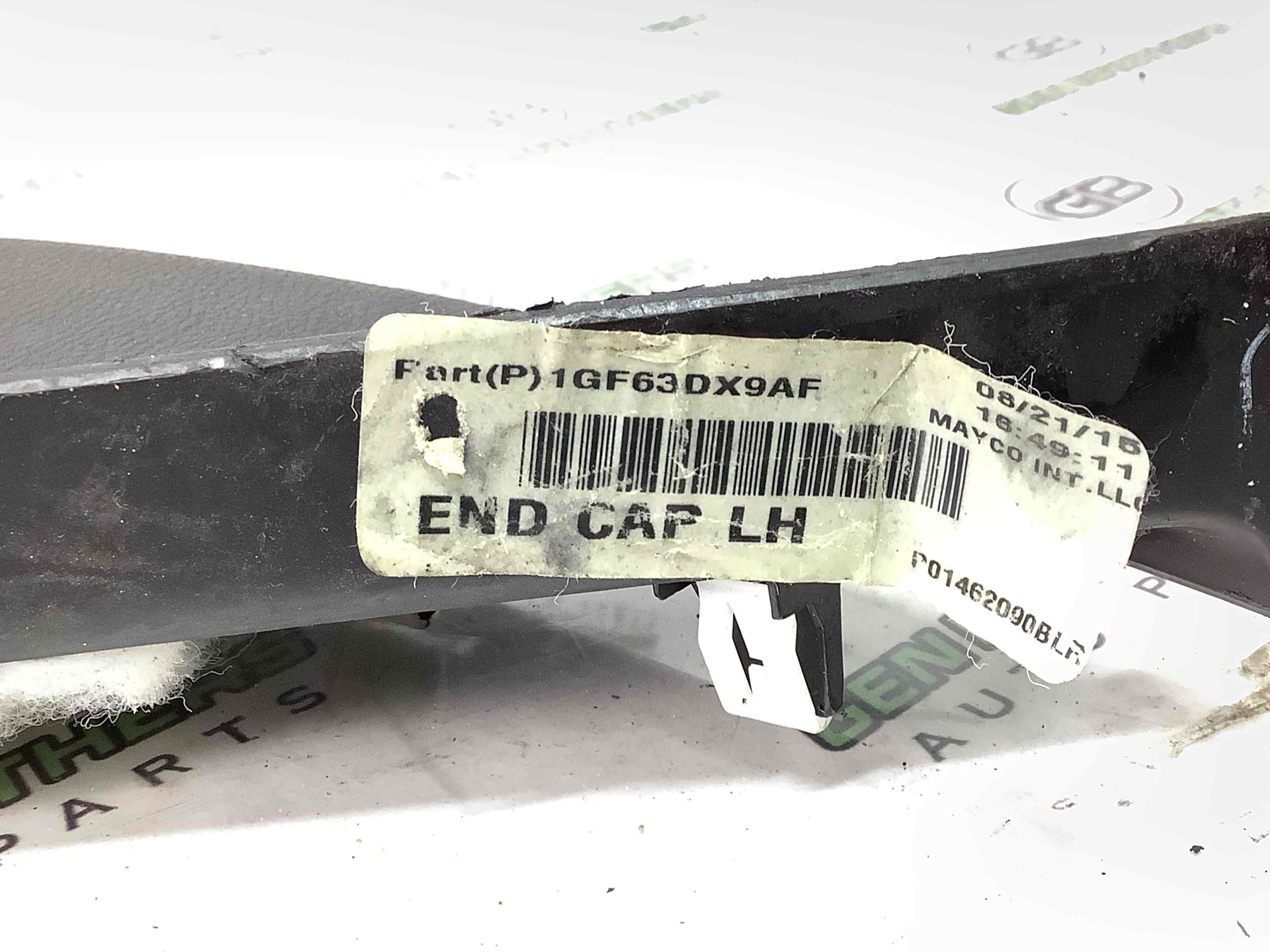 Обшивка панелі приладів торпедо