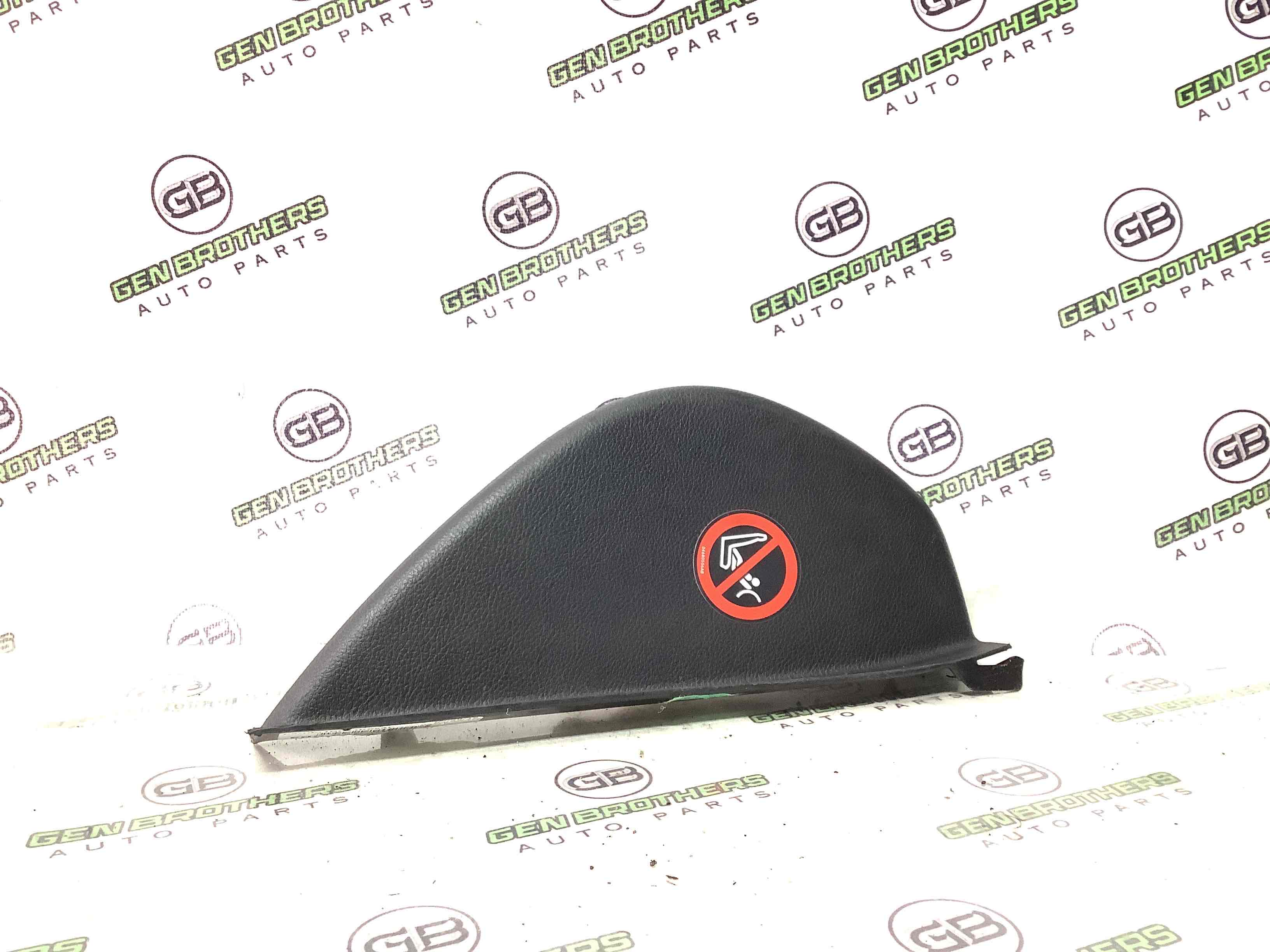 Обшивка панелі приладів торпедо