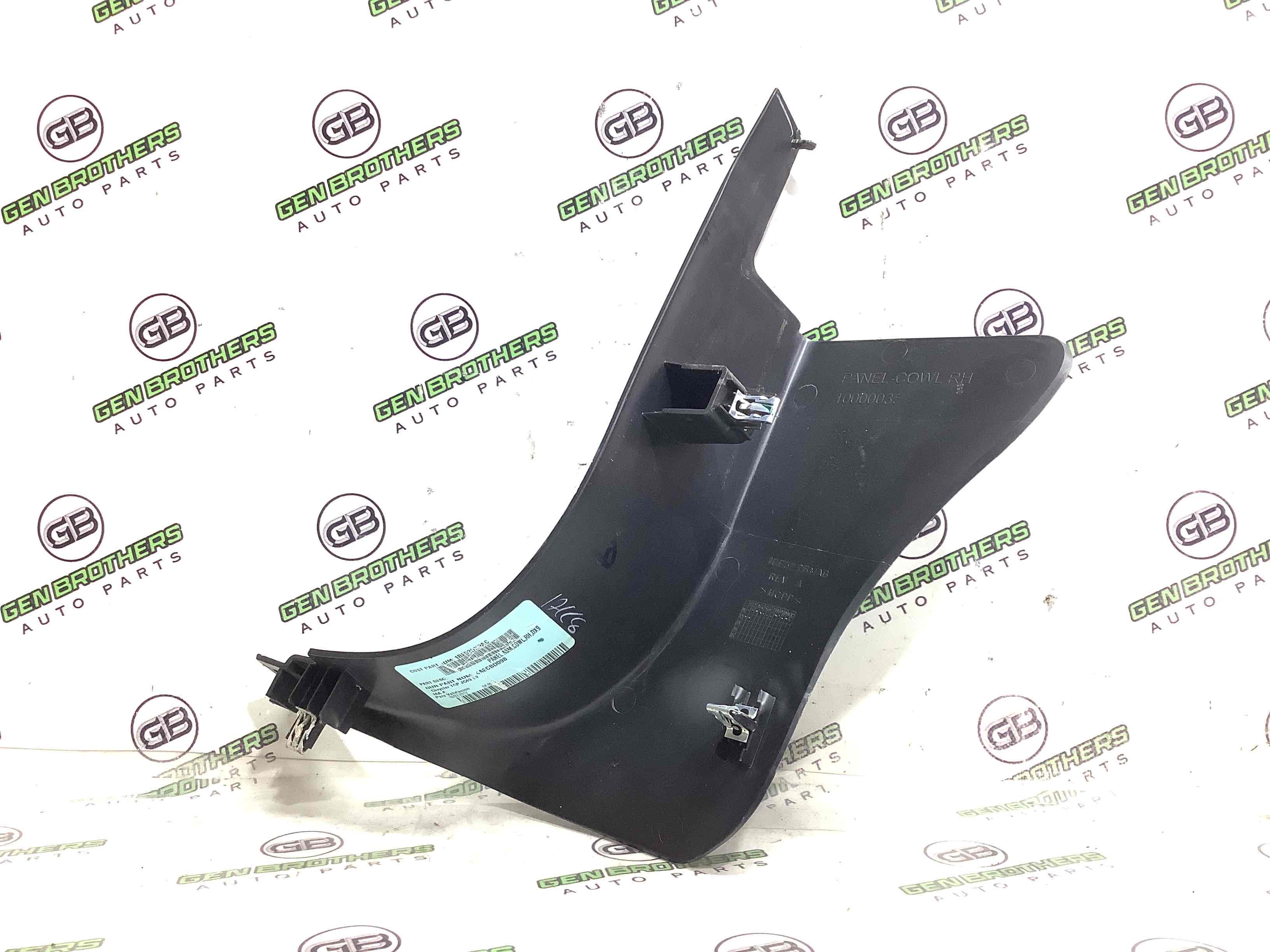 Обшивка передньої стійки права