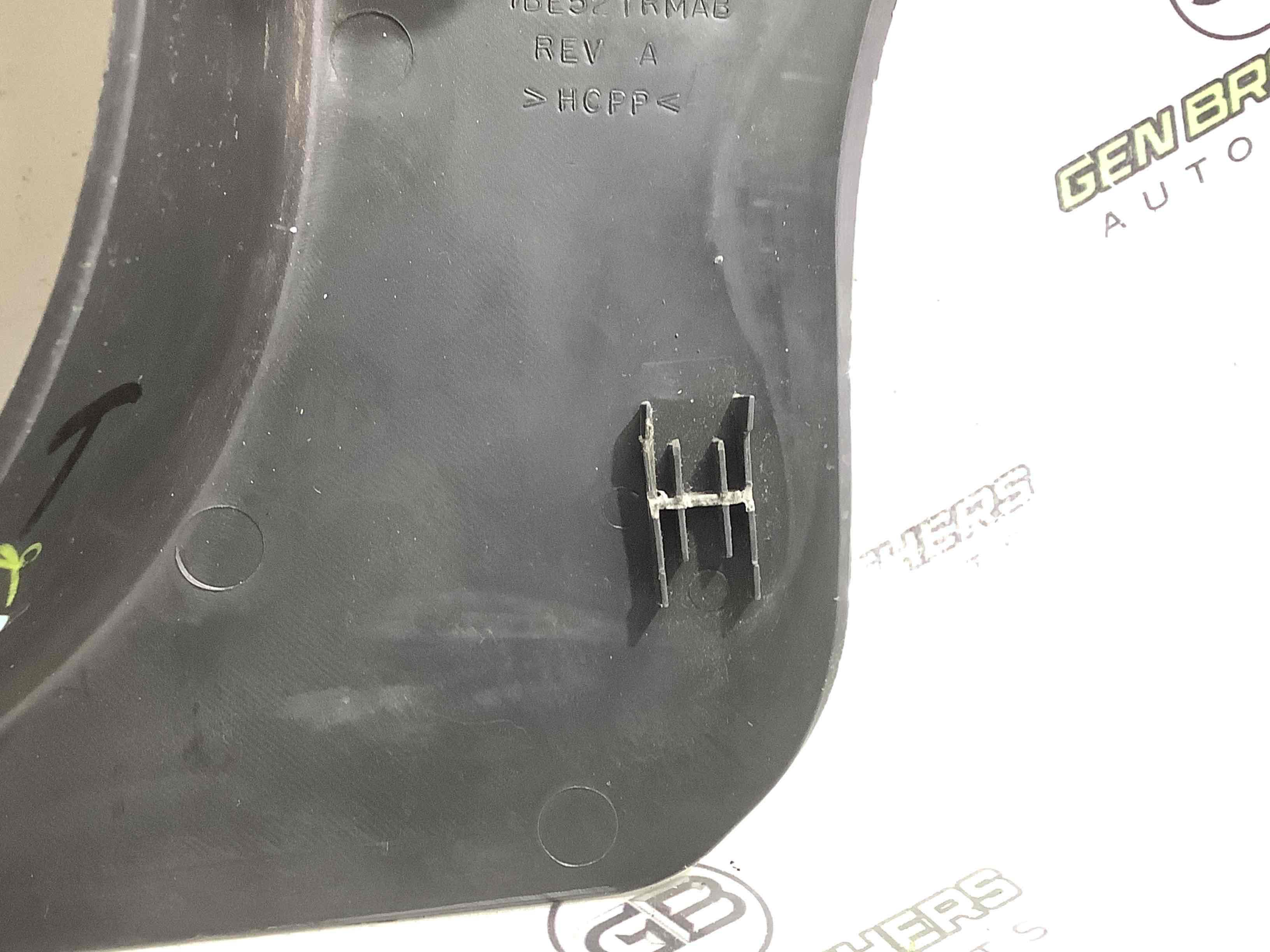 Обшивка передньої стійки права