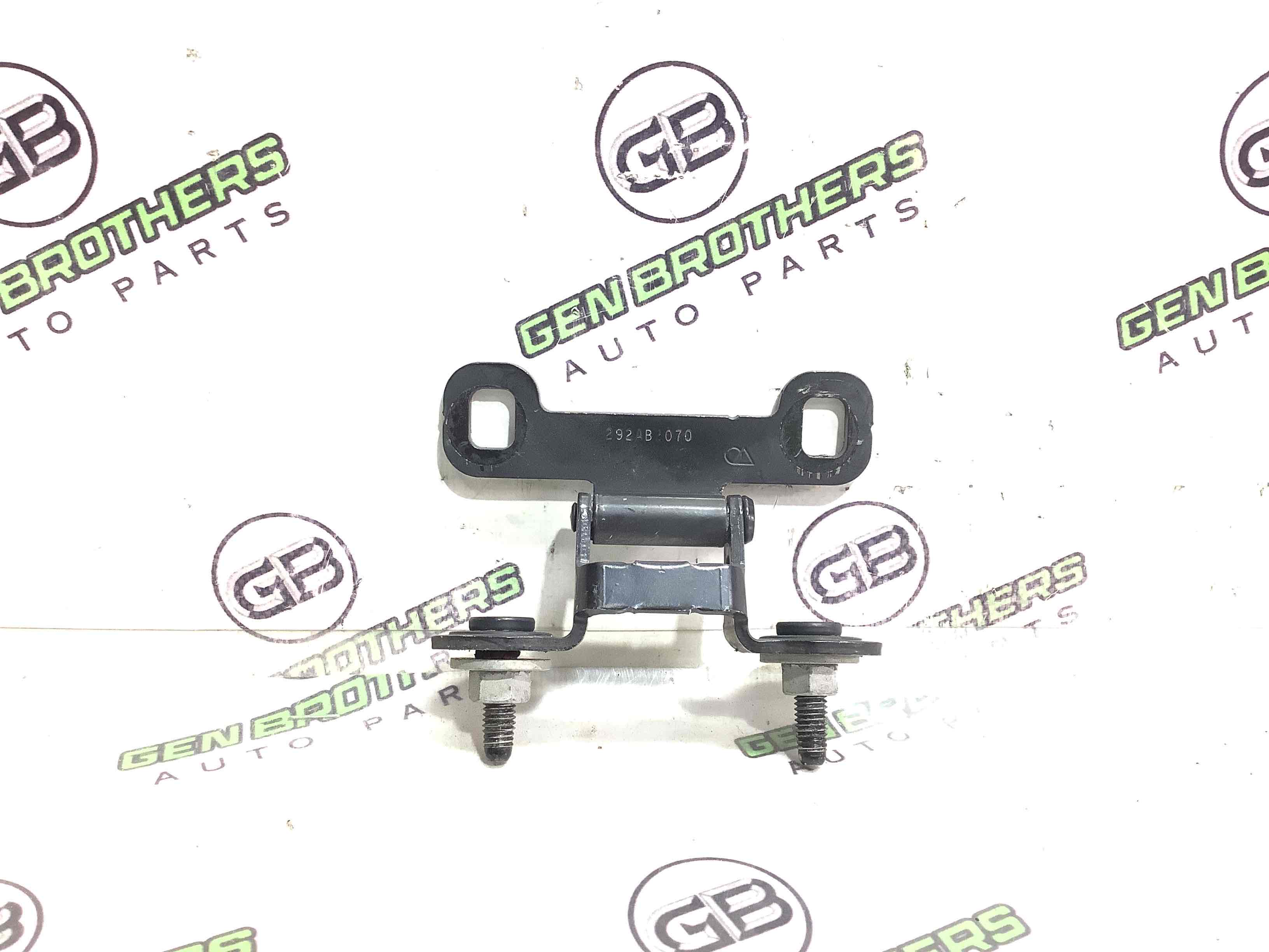 Петля кришки багажника, двері багажника