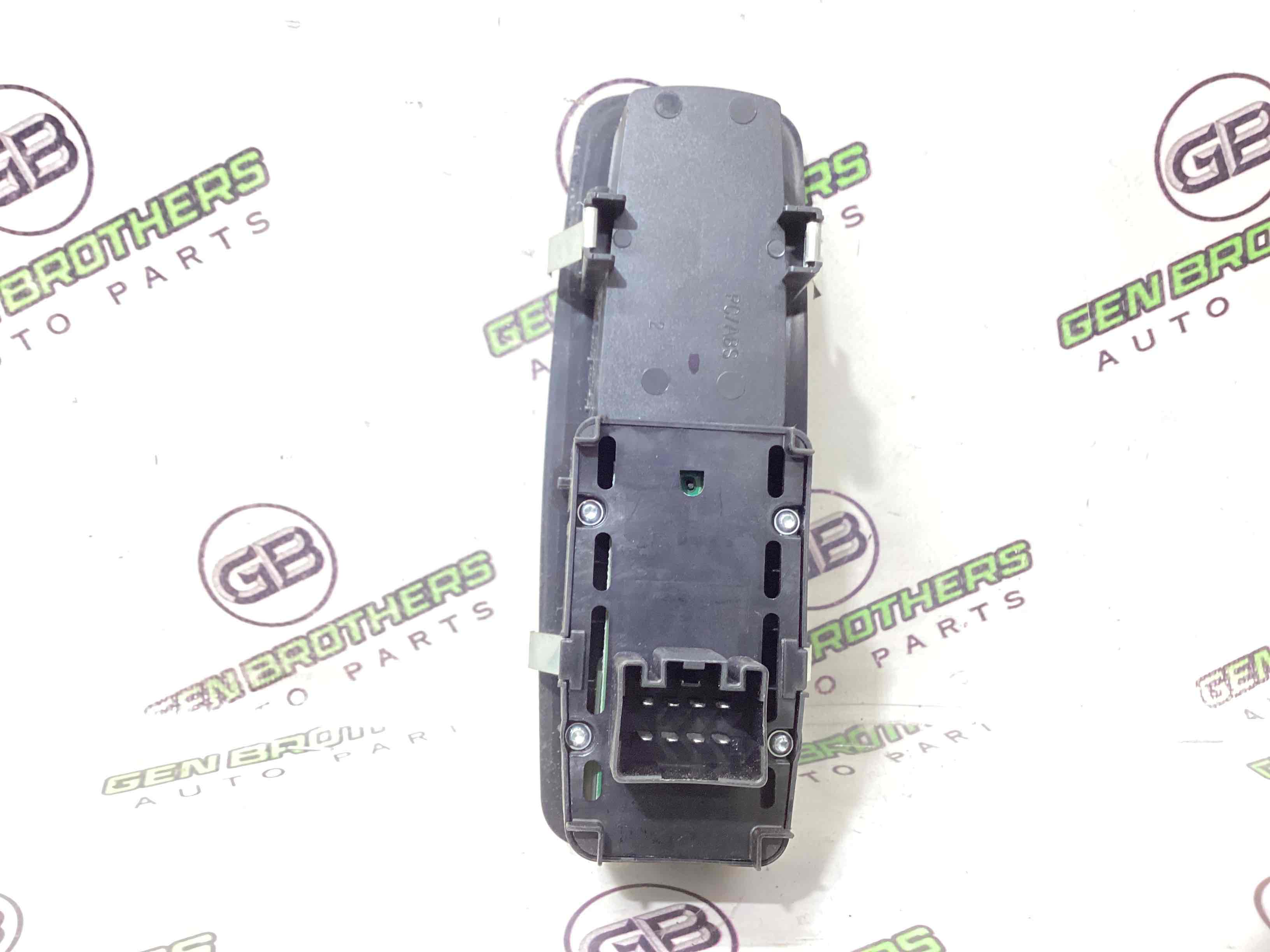 Кнопки керування склопідйомниками