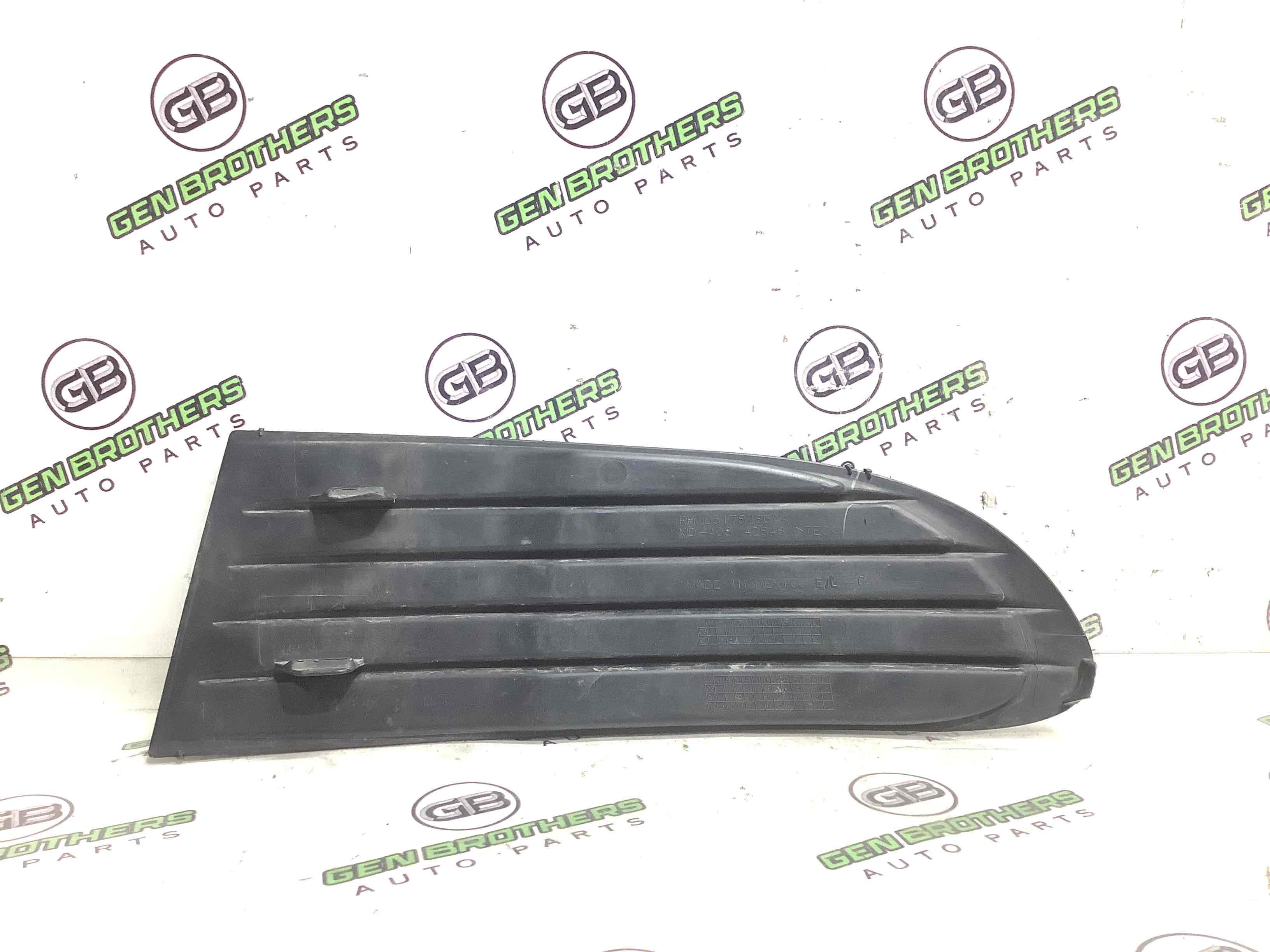 Заглушка, вставка решітка в бампер