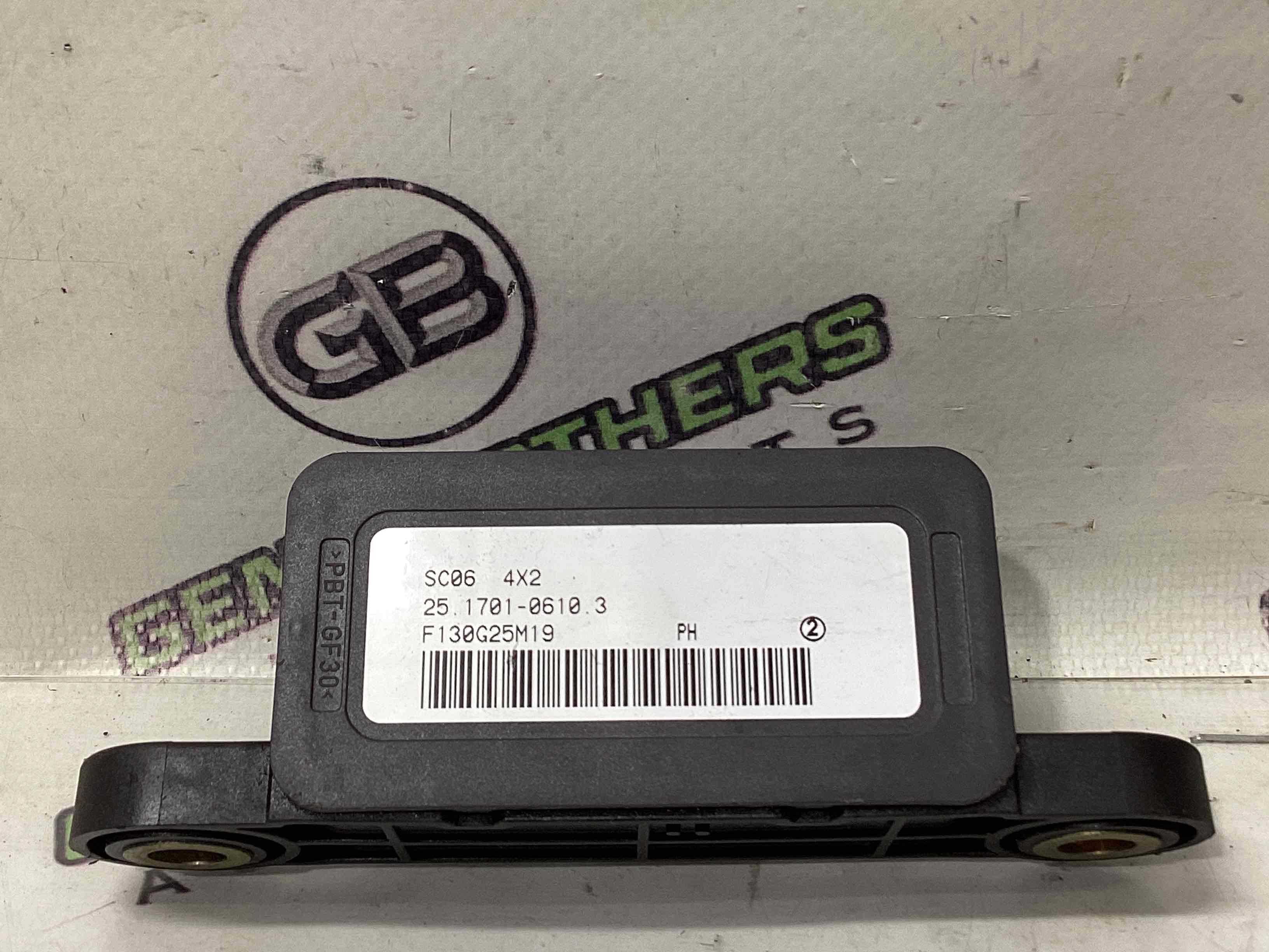 Датчик поперечного прискорення