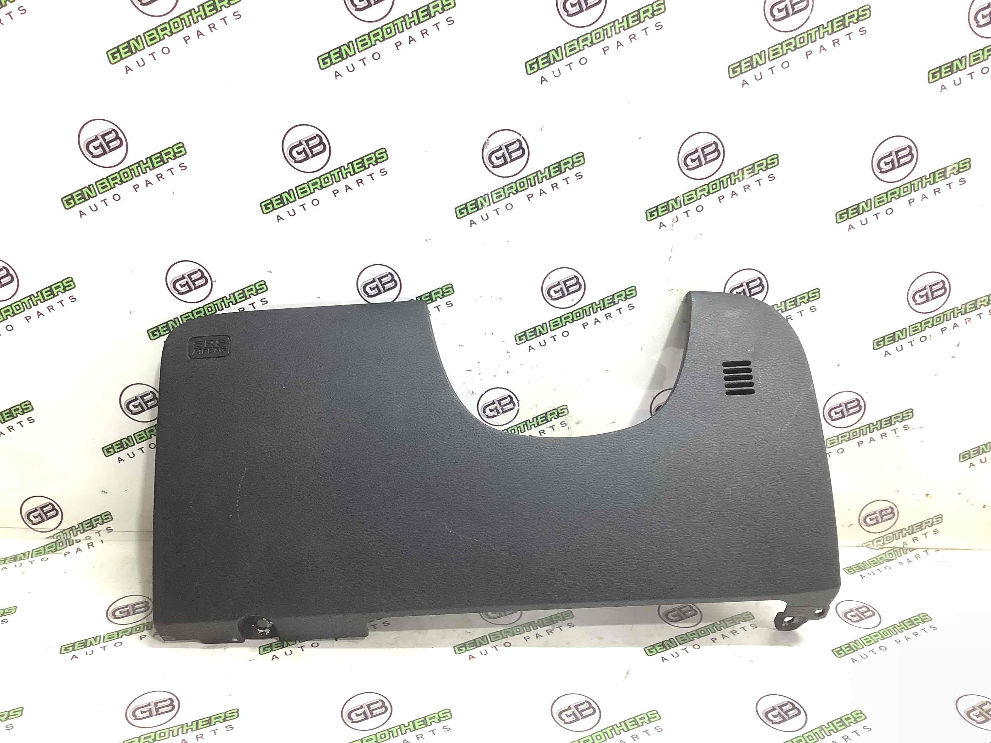 Обшивка панелі приладів торпедо