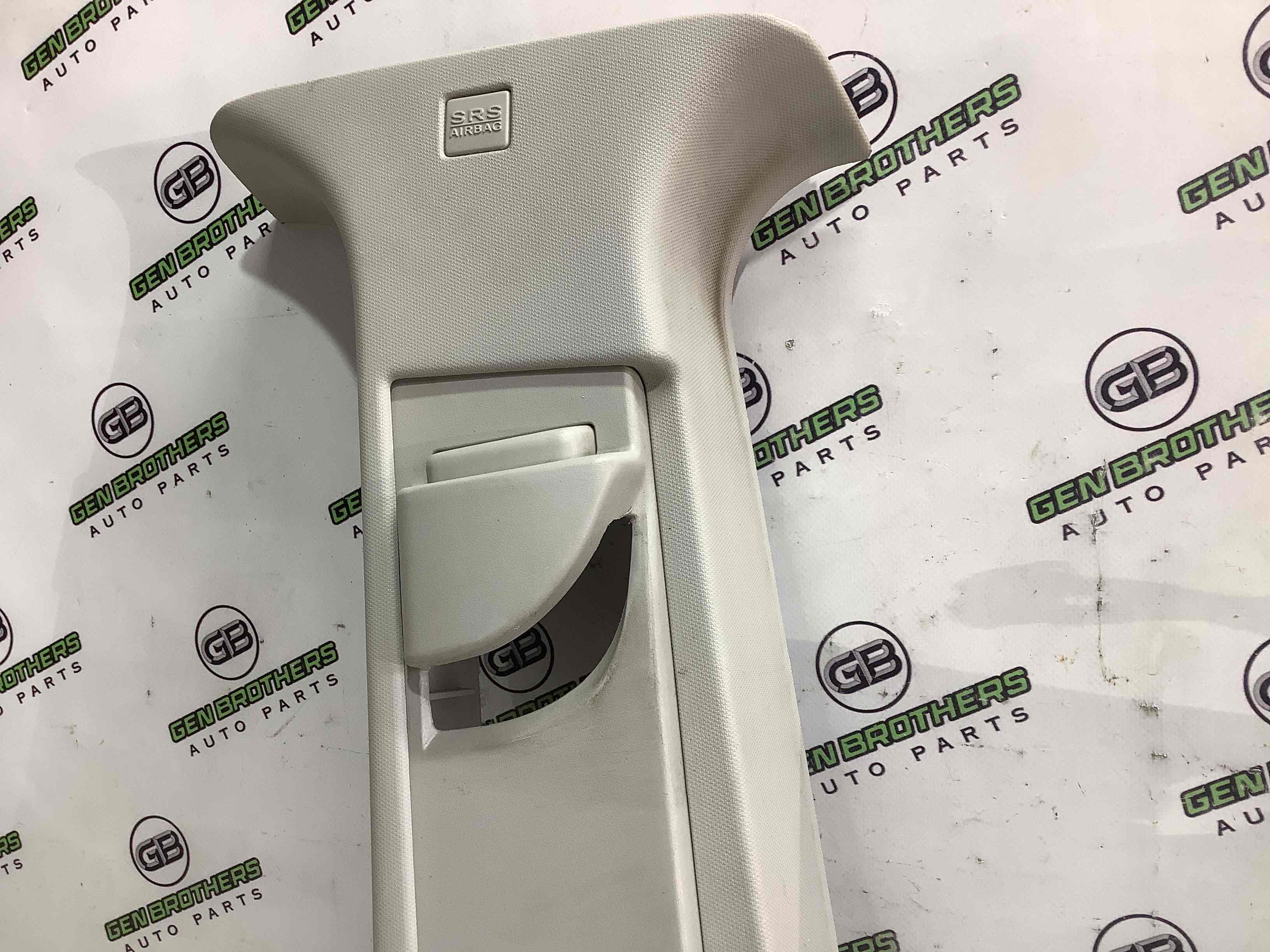 Обшивка центральної стійки ліва