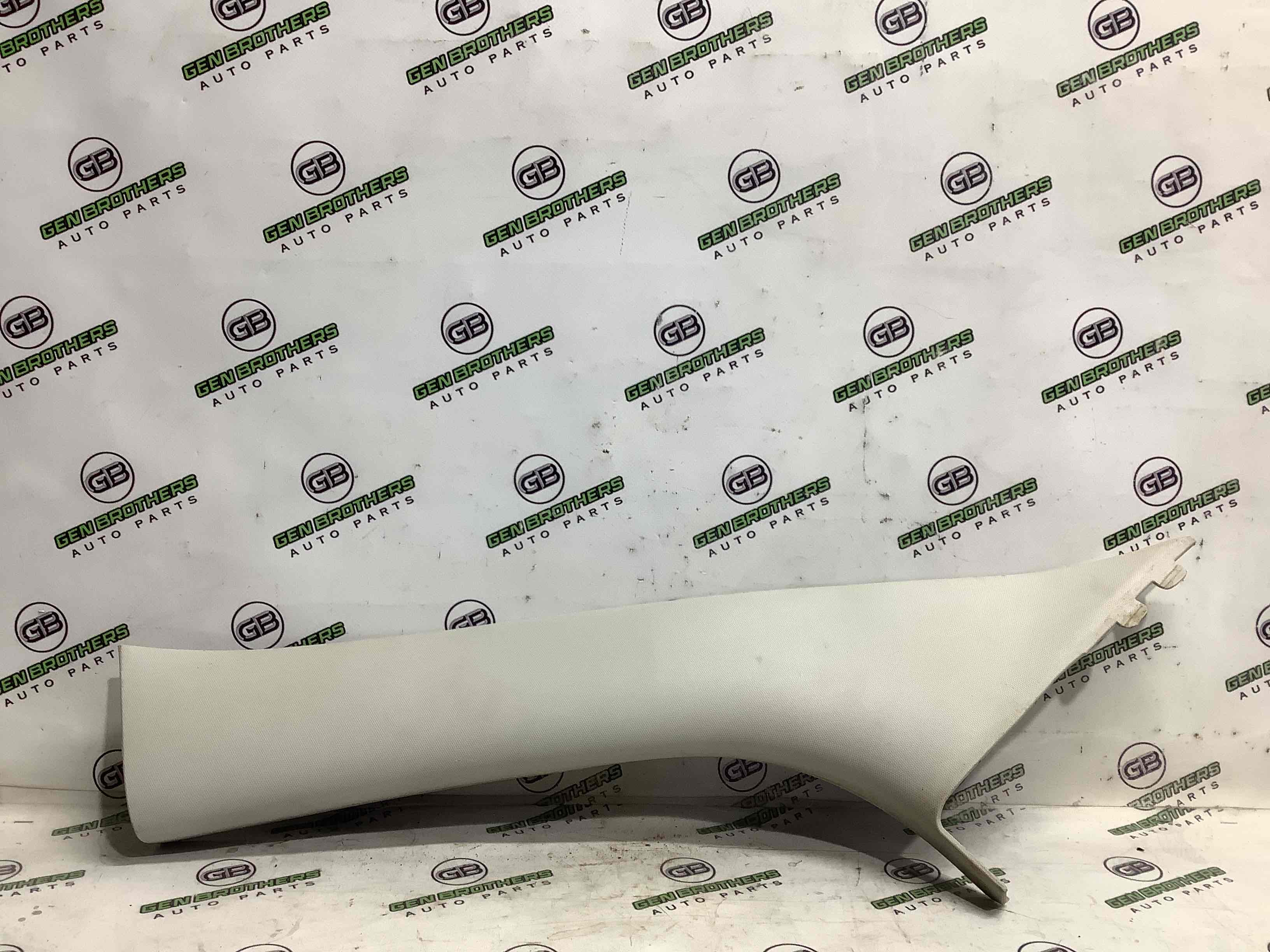 Обшивка передньої стійки ліва