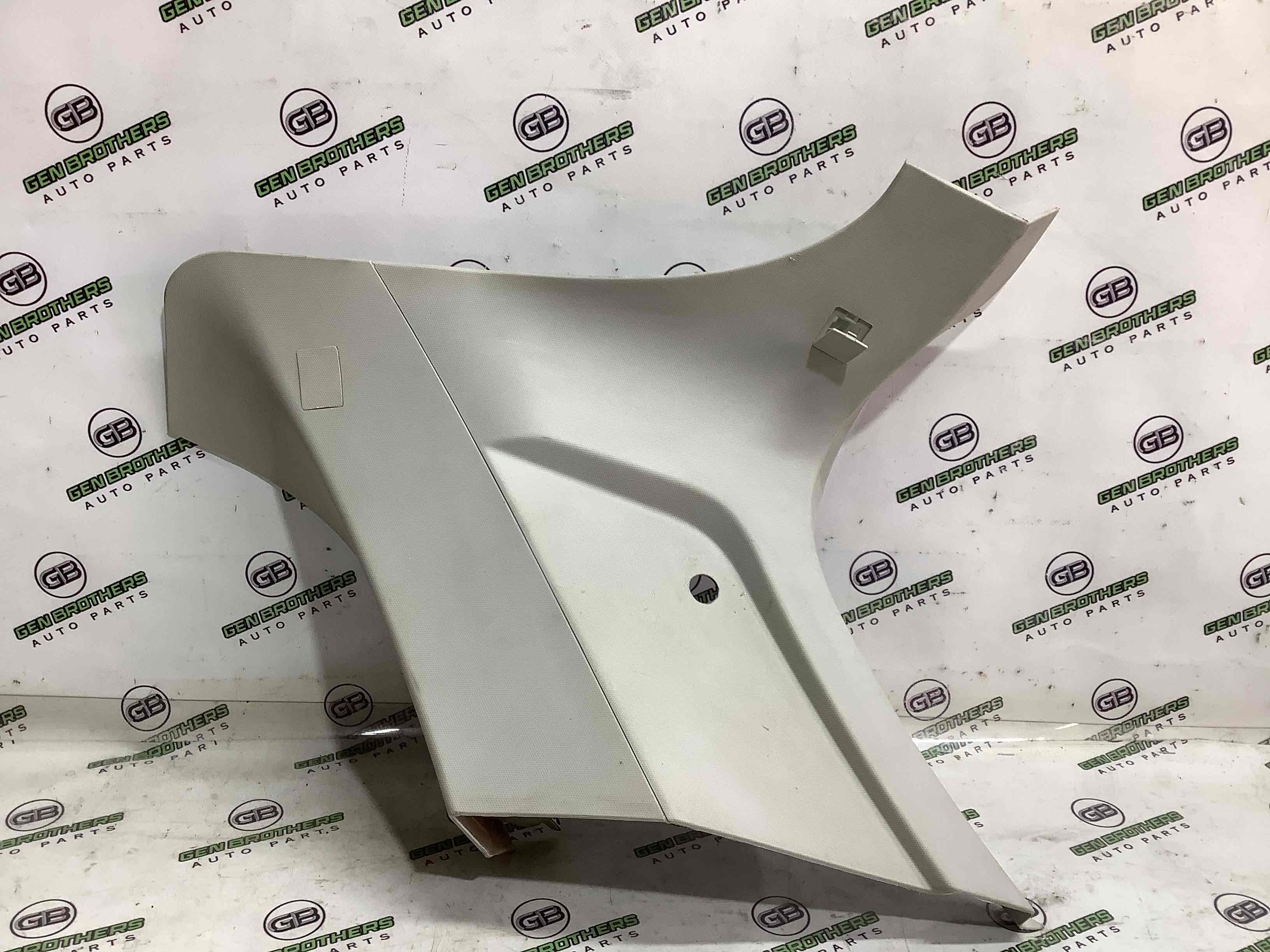 Обшивка задньої стійки права