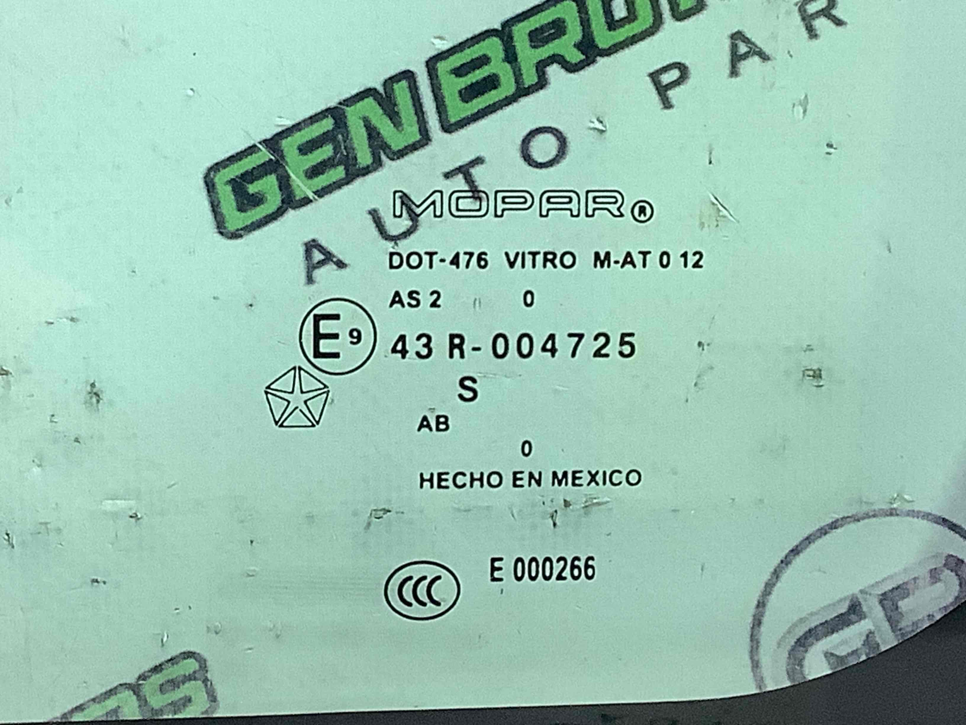 Скло кузовне бічне праве