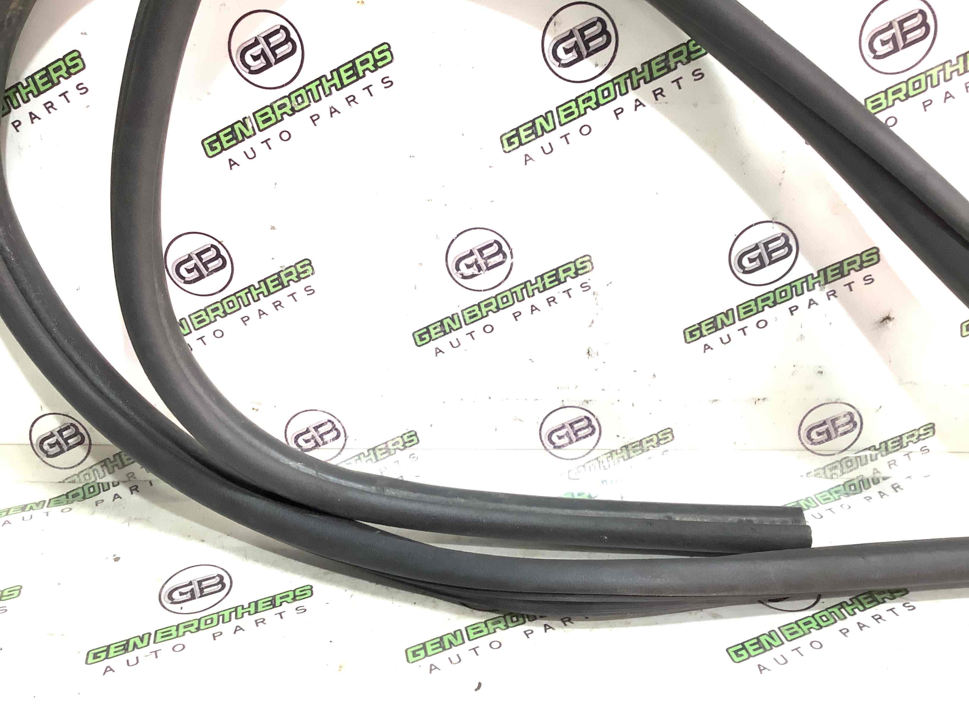 Ущільнювач скла, двері