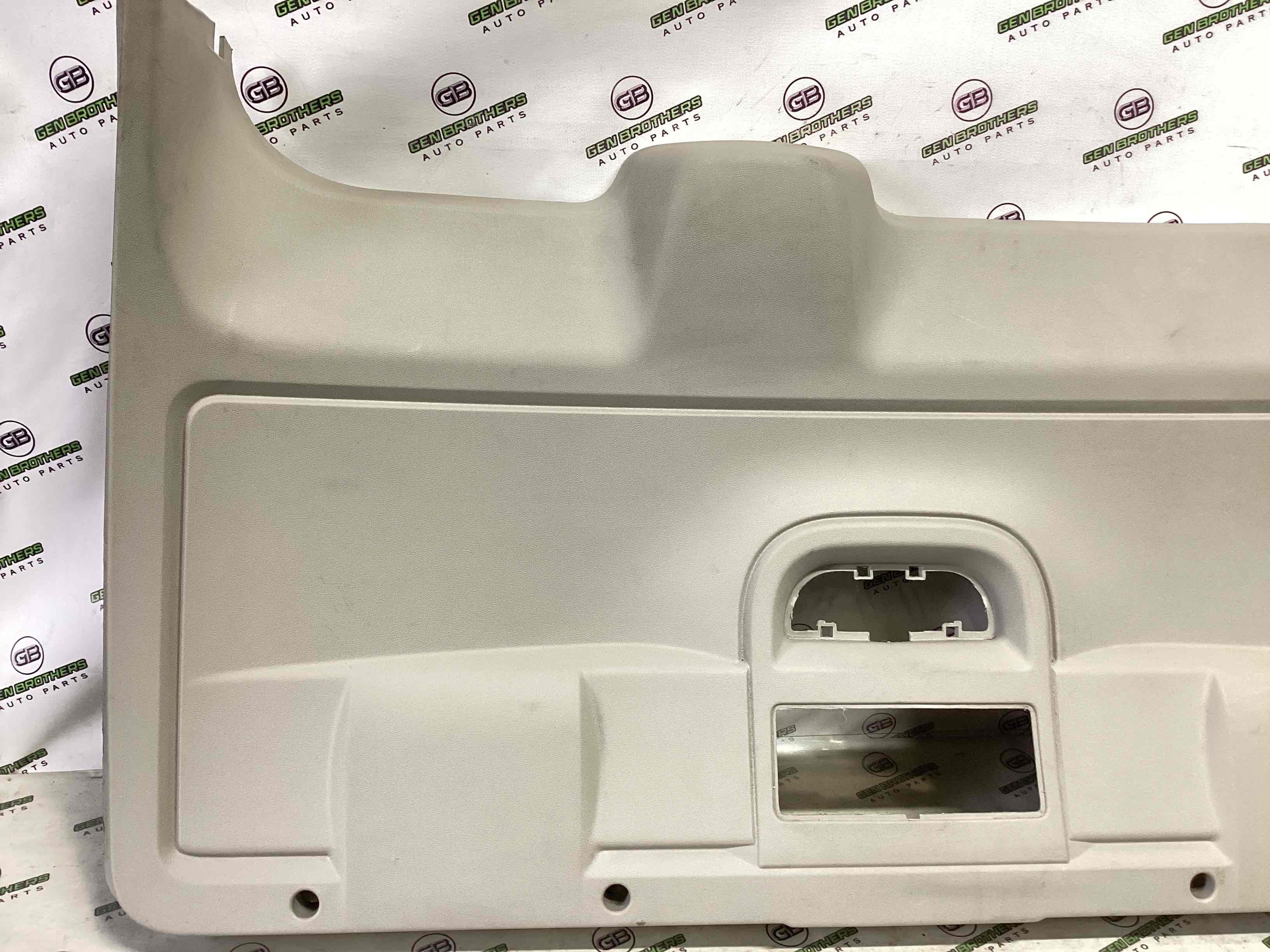 Обшивка кришки багажника