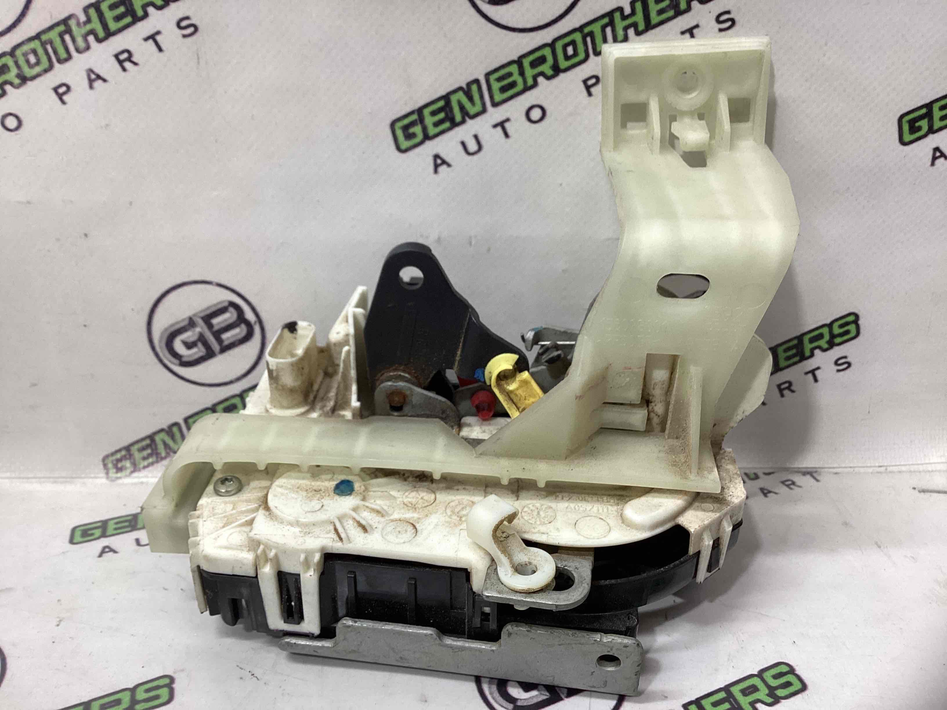 Замок дверей задньої правої