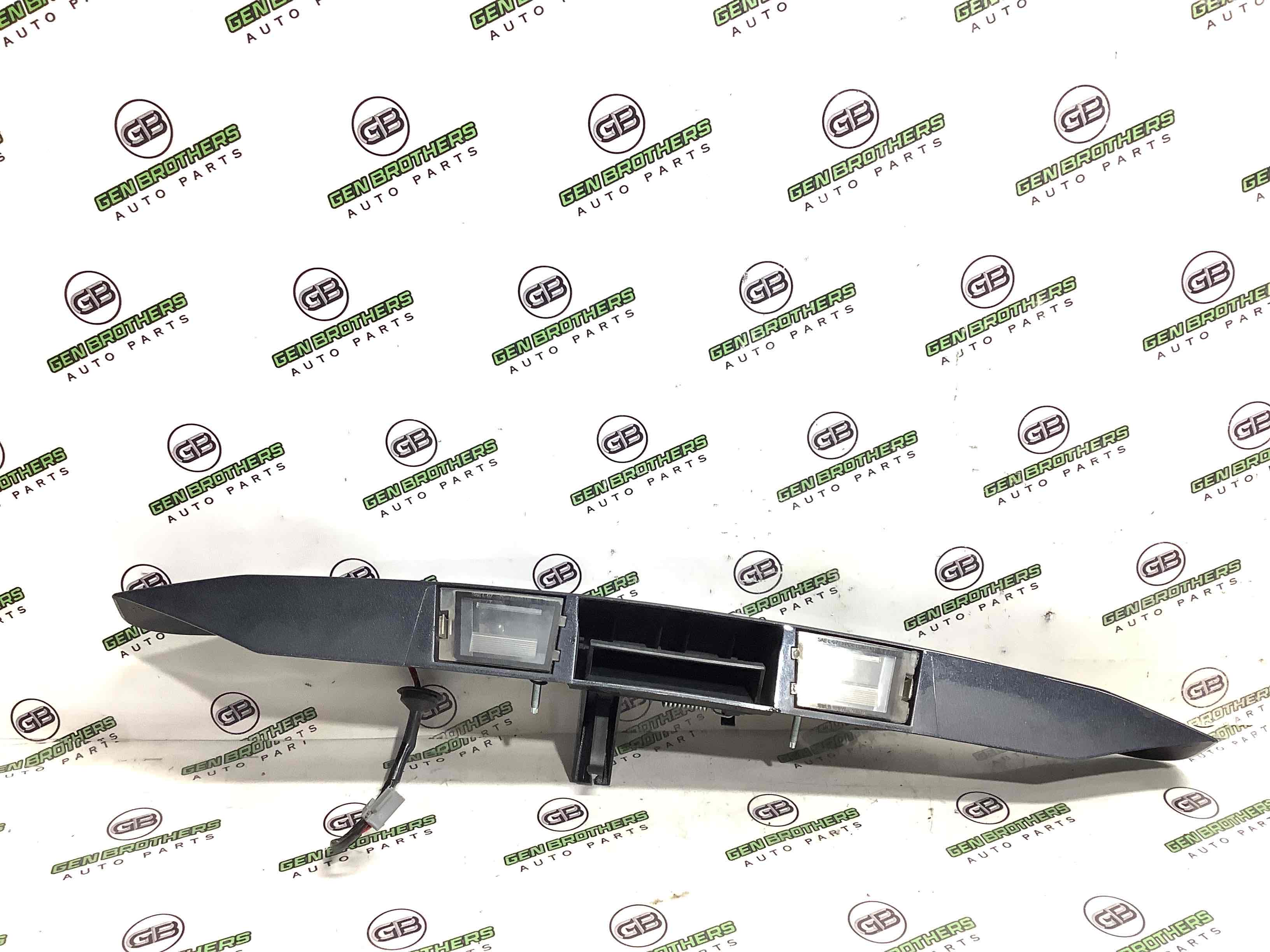 Молдинг двері багажника, кришки багажника, задні молдинги кузова