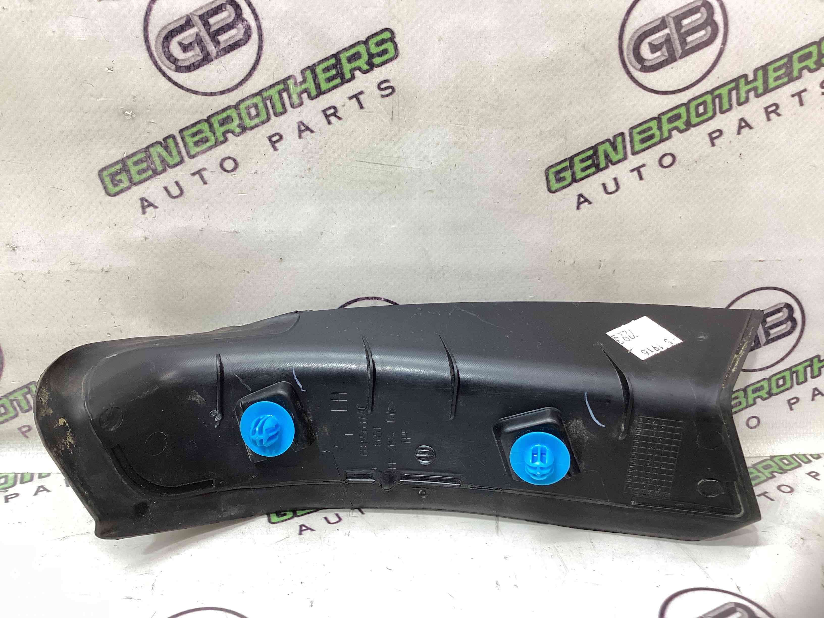 Накладка заднього ліхтаря