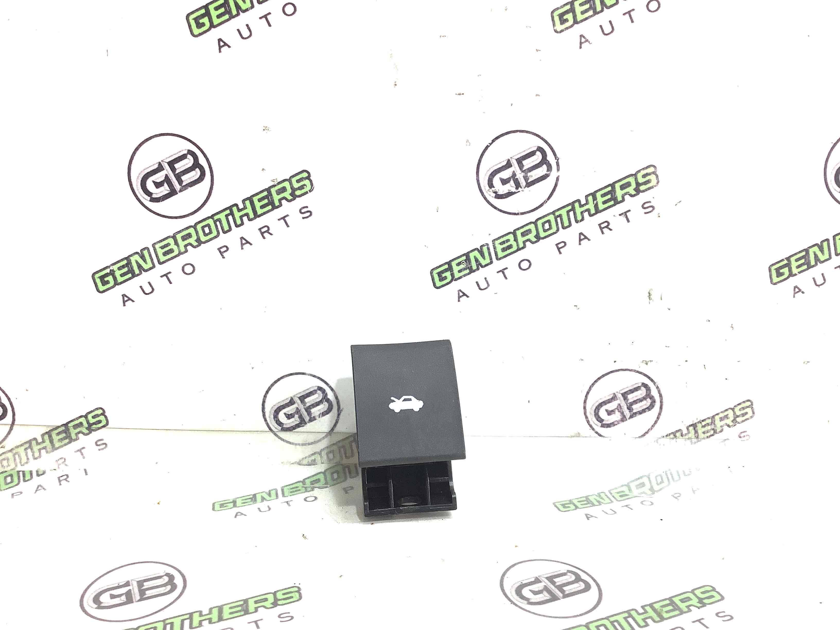 Ручка відкривання капота