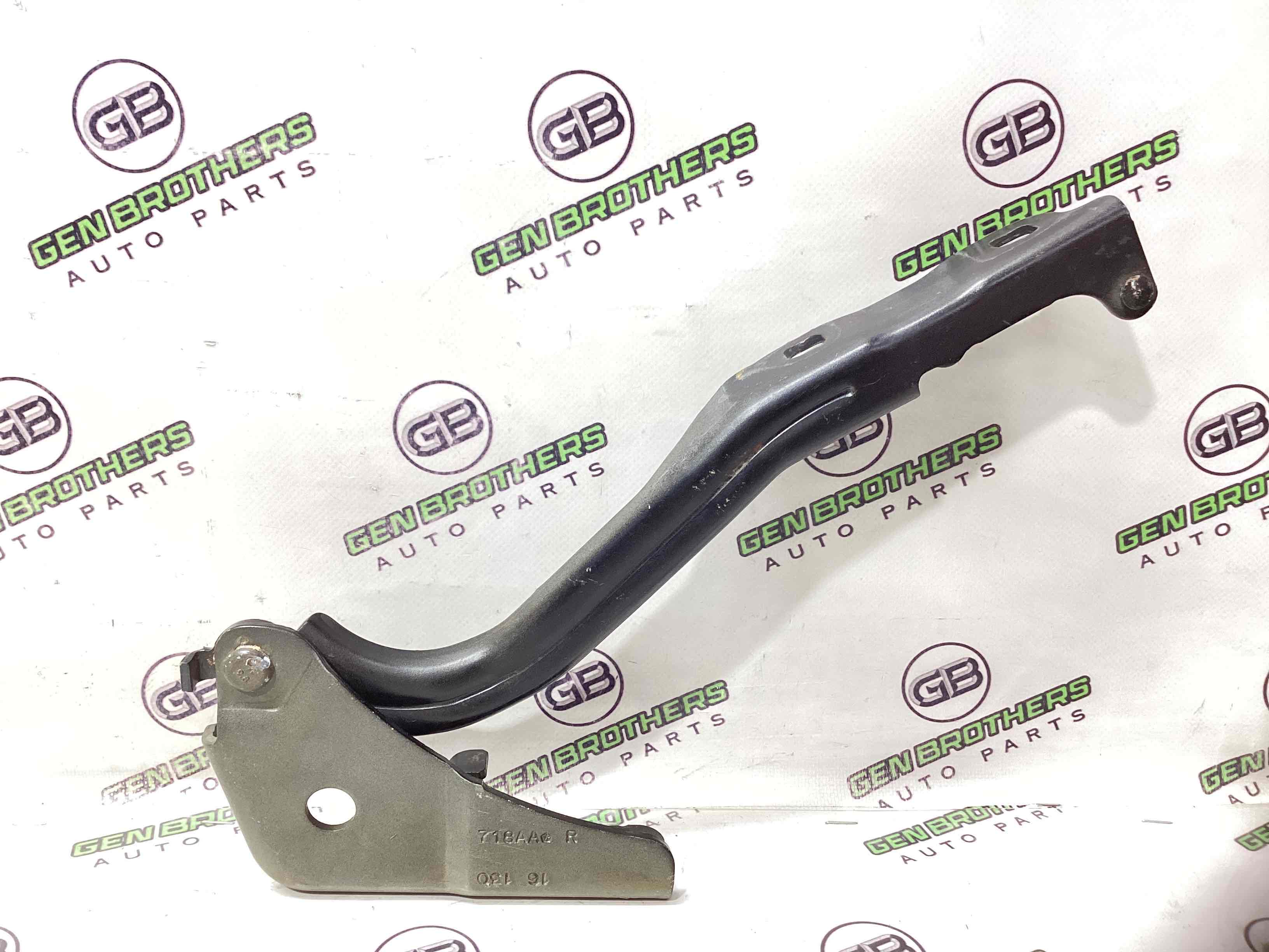 Петля капота, кронштейн капота